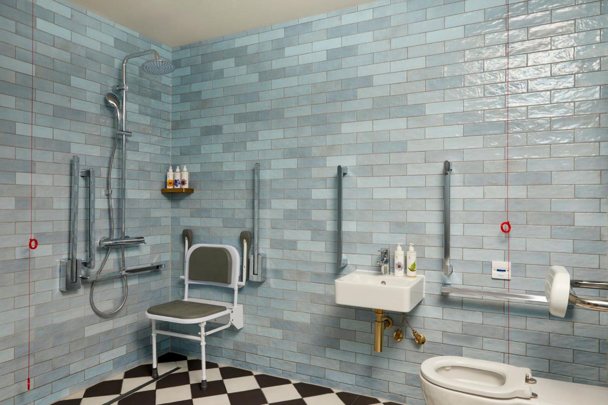 Standard King Room - Accessible - Photo 4