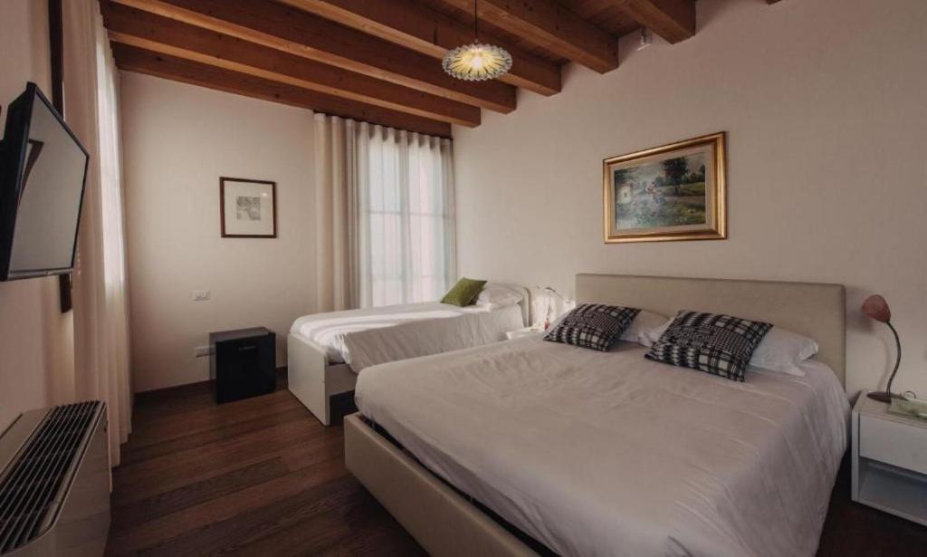 Double Room with Extra Bed photo 1