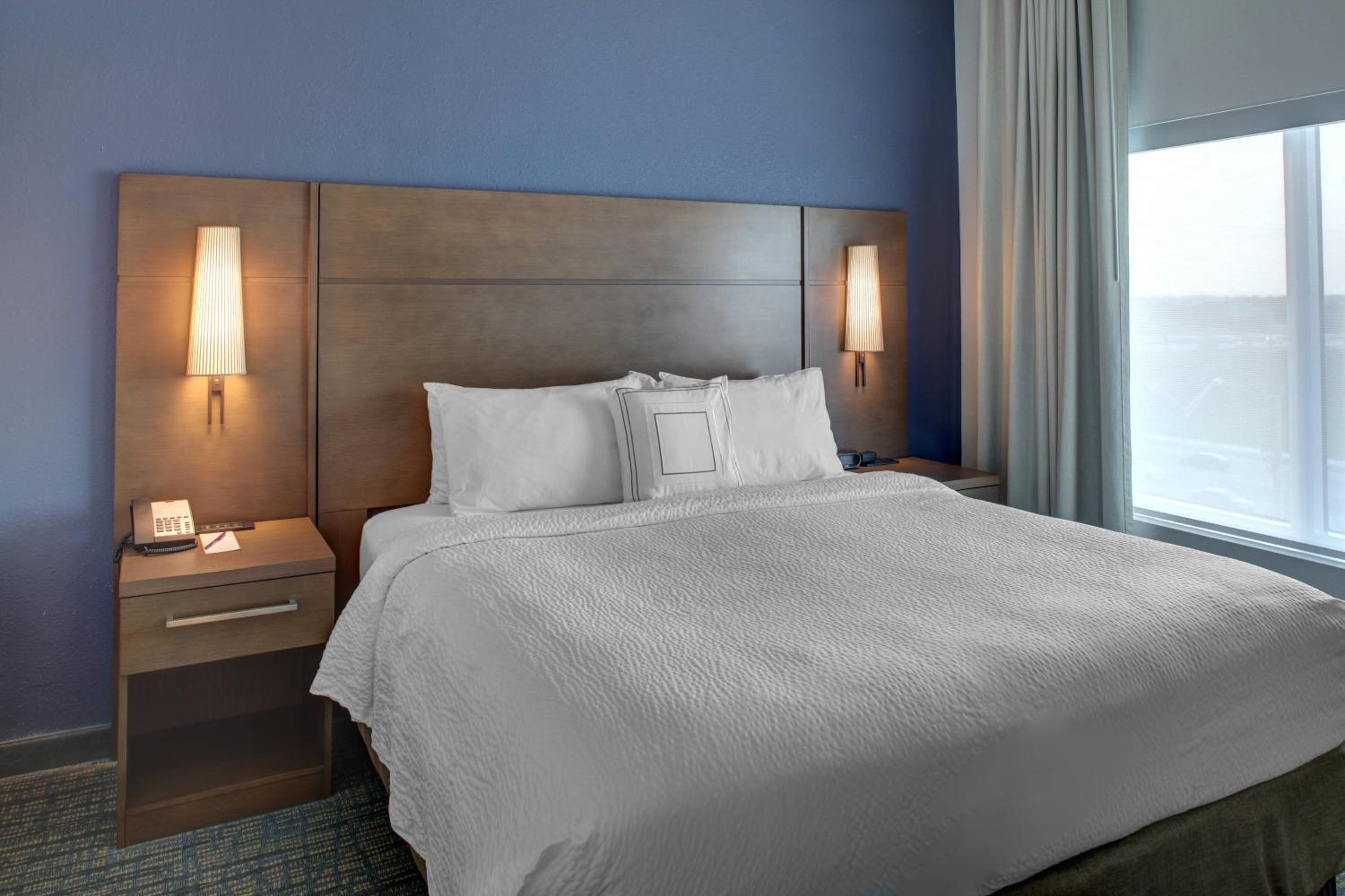 One-Bedroom Suite, 1 King, Sofa bed - Photo 1