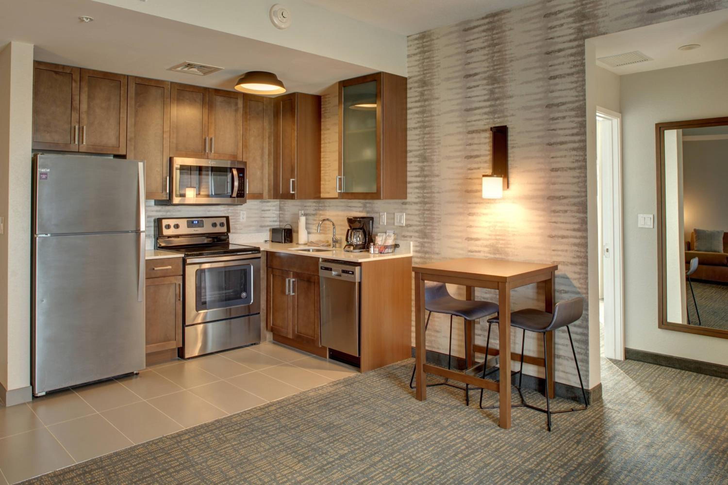 One-Bedroom Suite, 1 King, Sofa bed - Photo 4