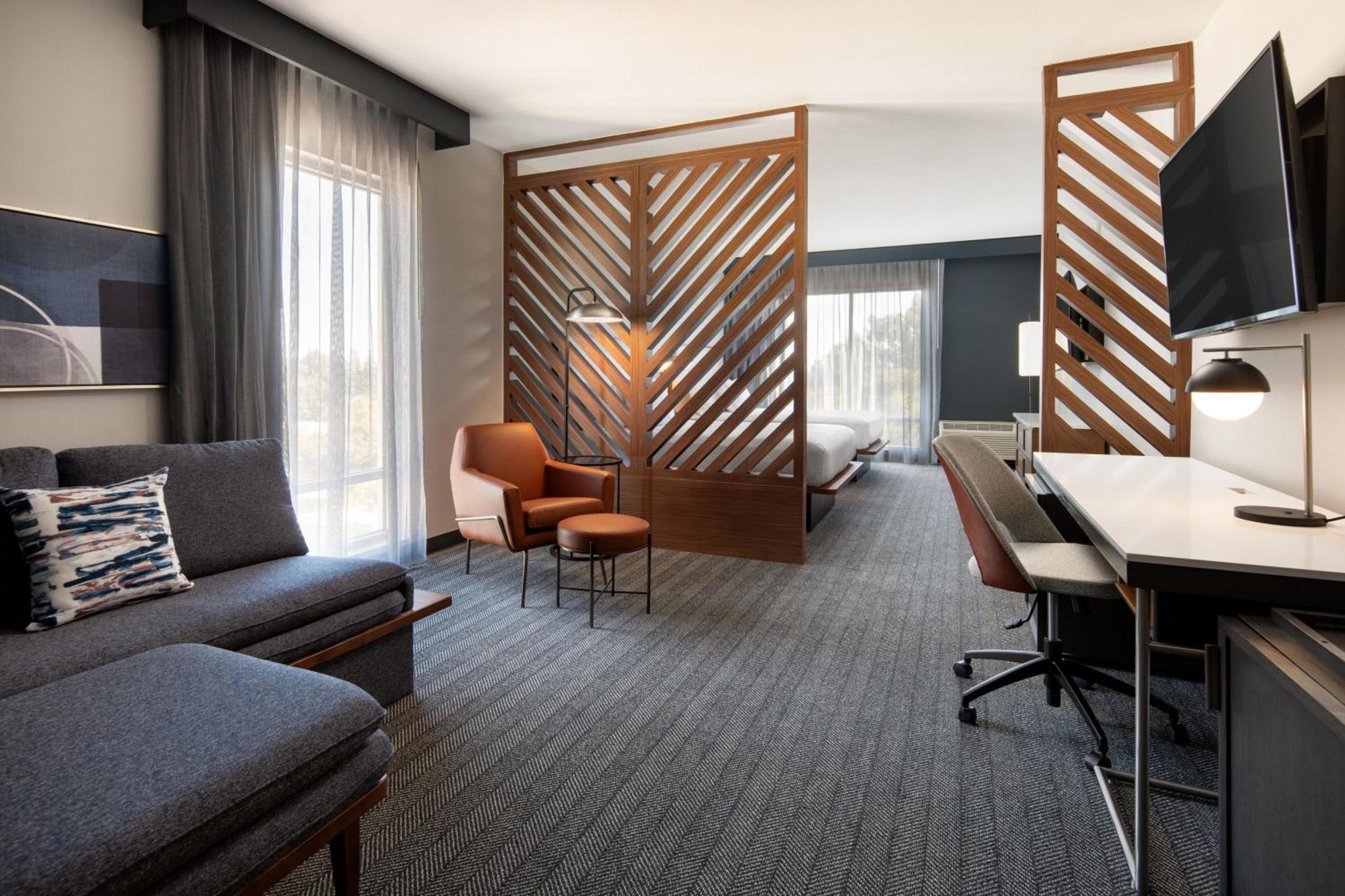 Executive Suite with Two Queen Beds and Sofa Bed - Photo 1