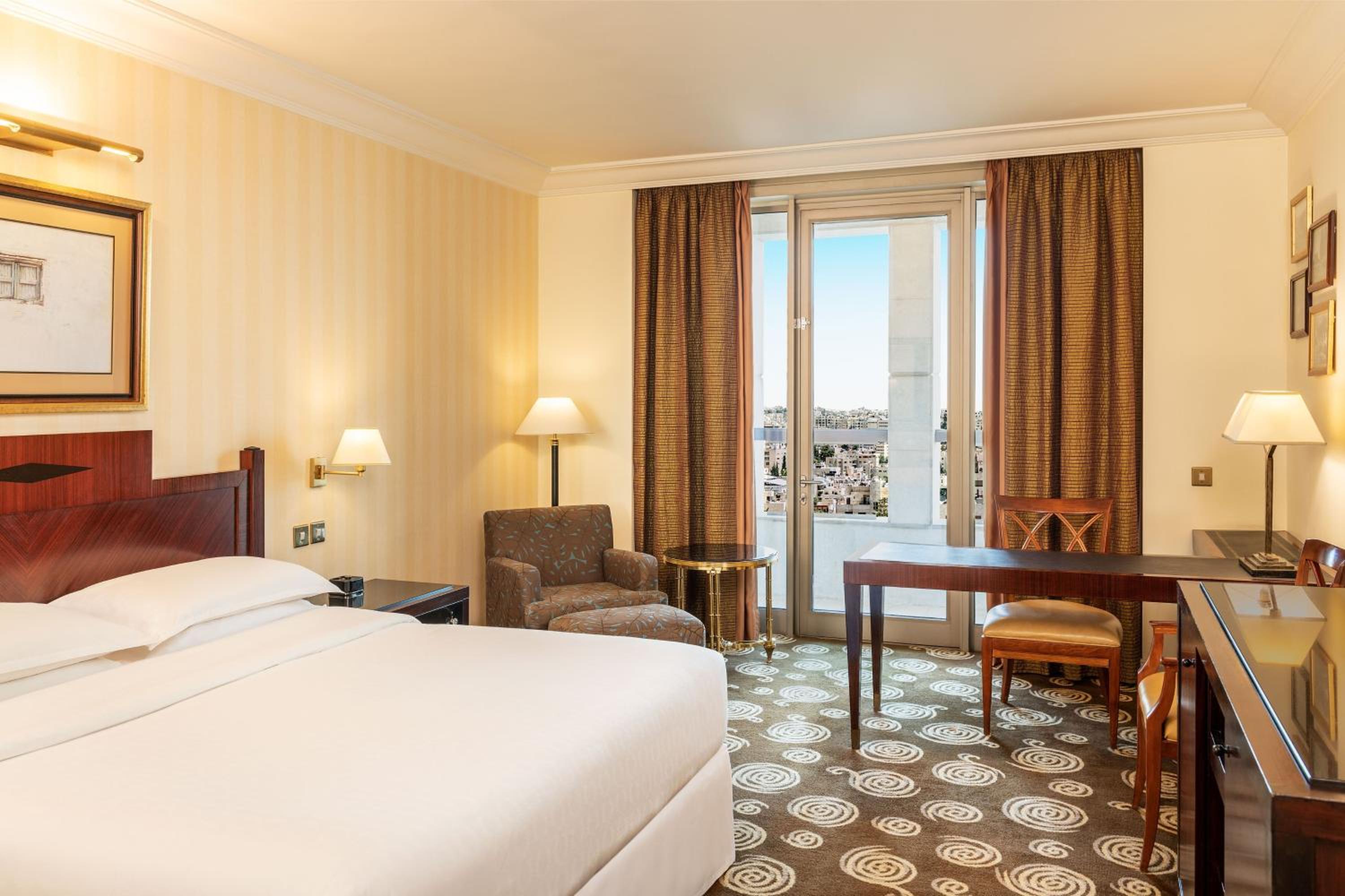 Executive Suite, Club lounge access, 1 King, City view