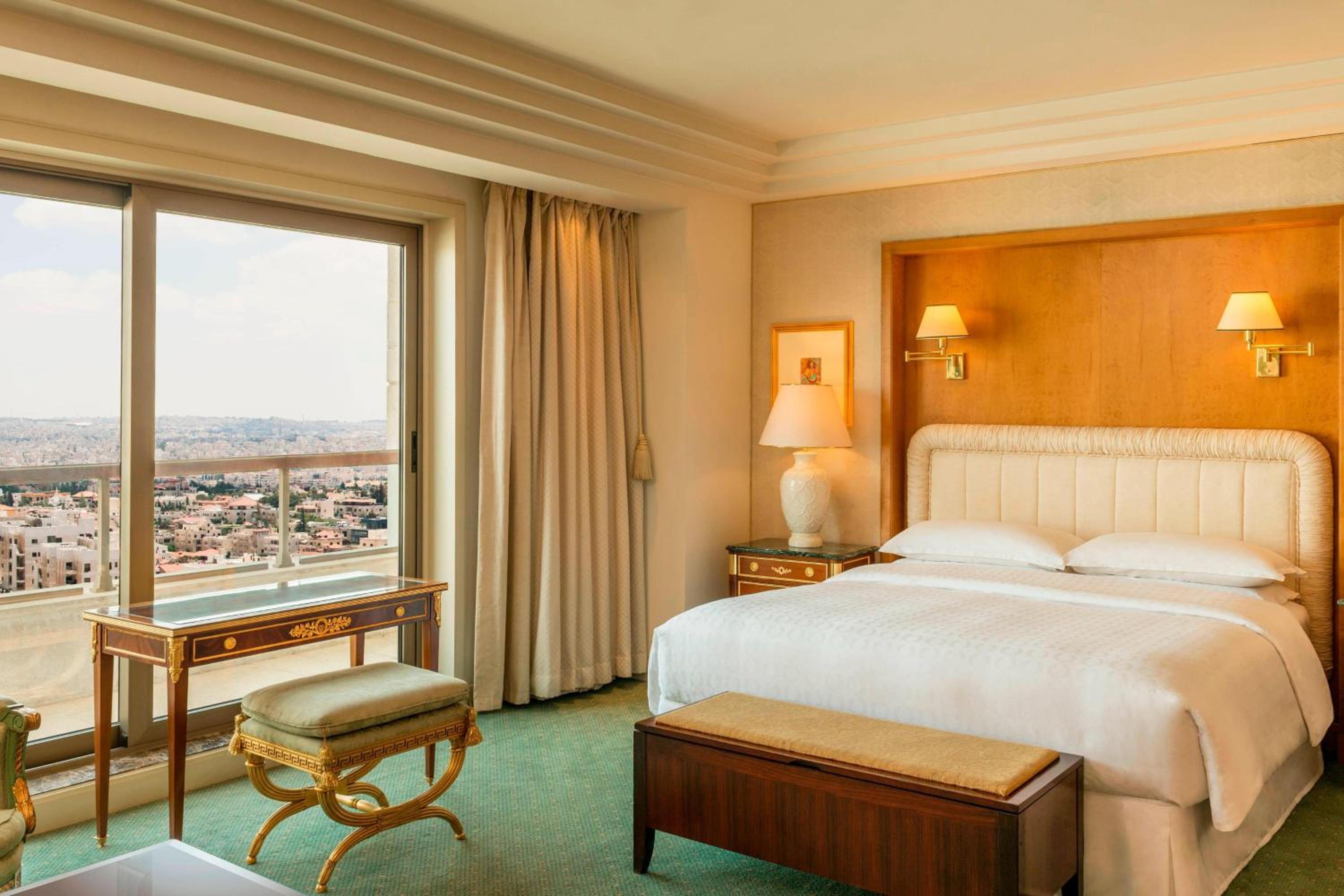 Royal Suite, Club lounge access, 1 King, City view, Balcony