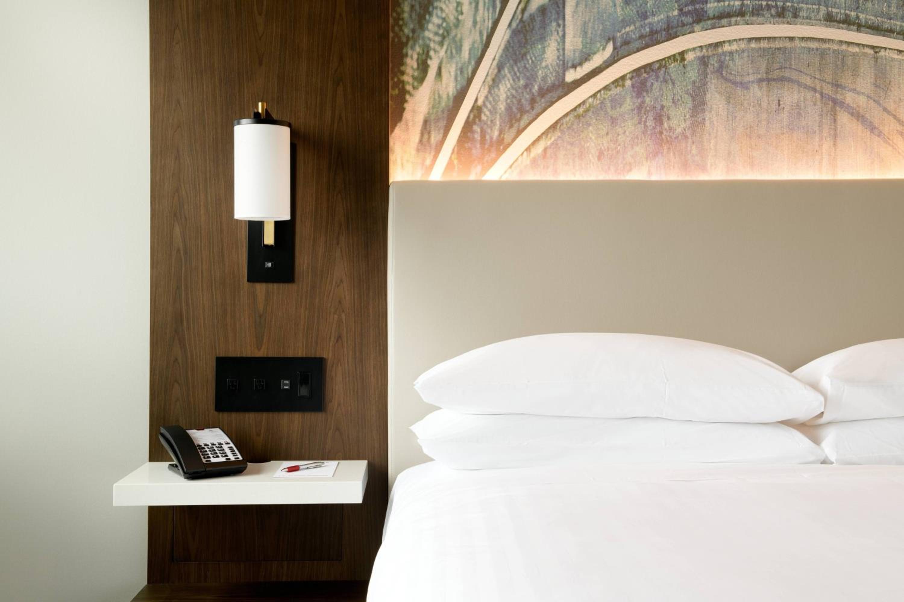 Guest Room, 1 King - Photo 3
