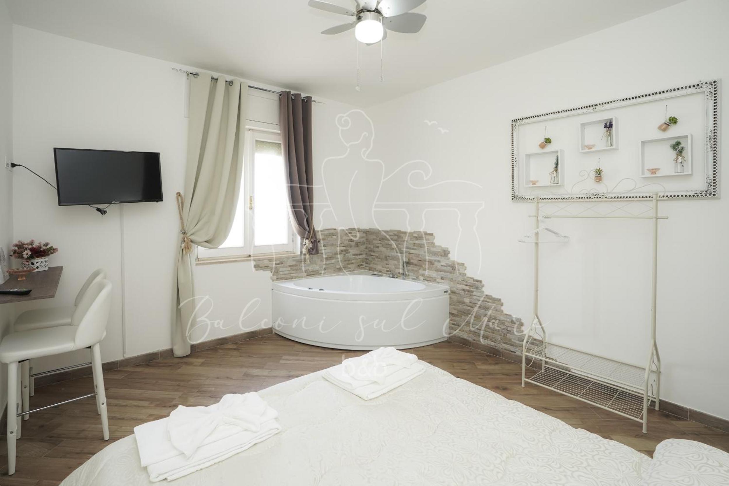 Deluxe Double Room with Hydromassage - Photo 13
