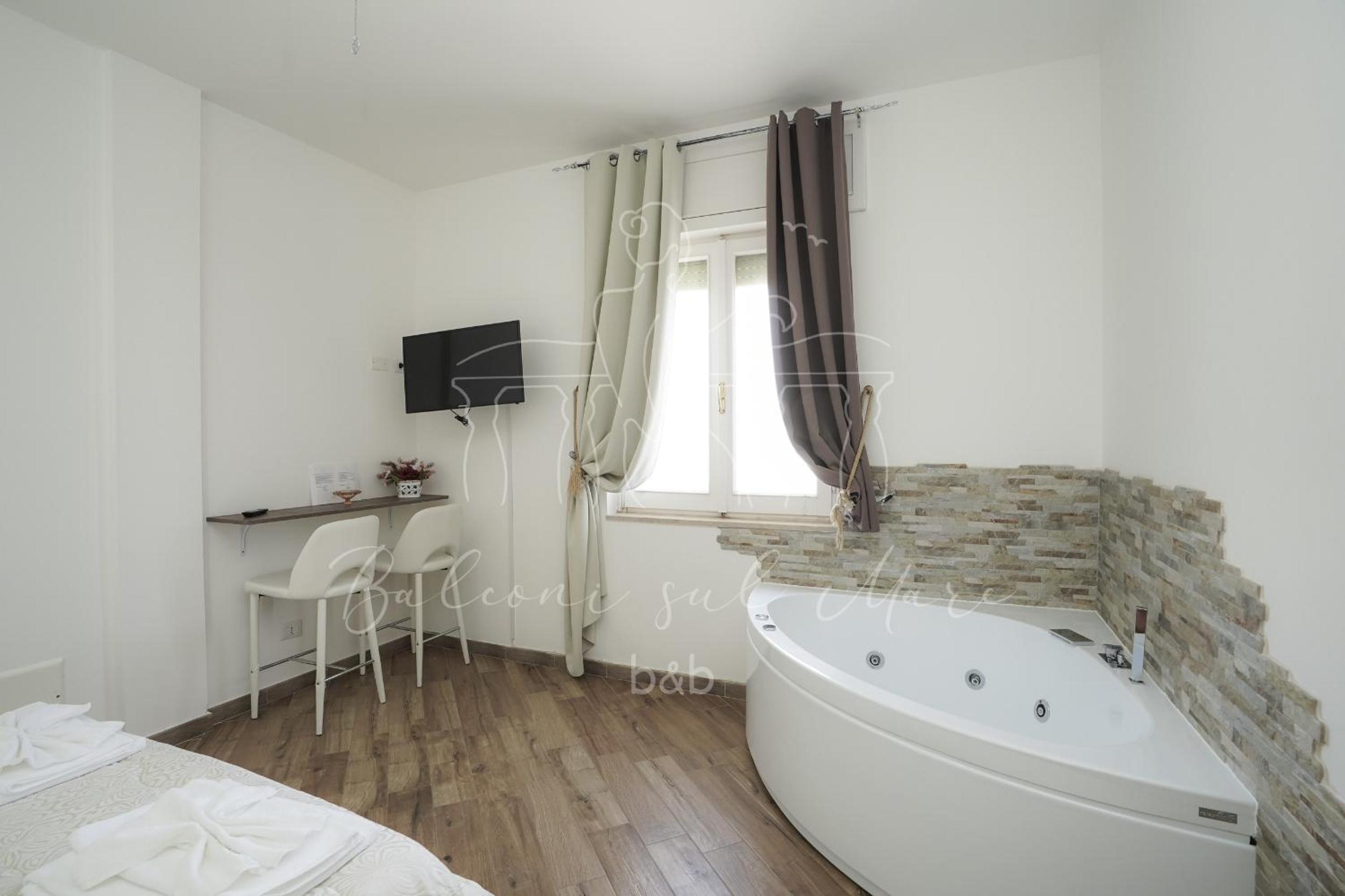 Deluxe Double Room with Hydromassage - Photo 26