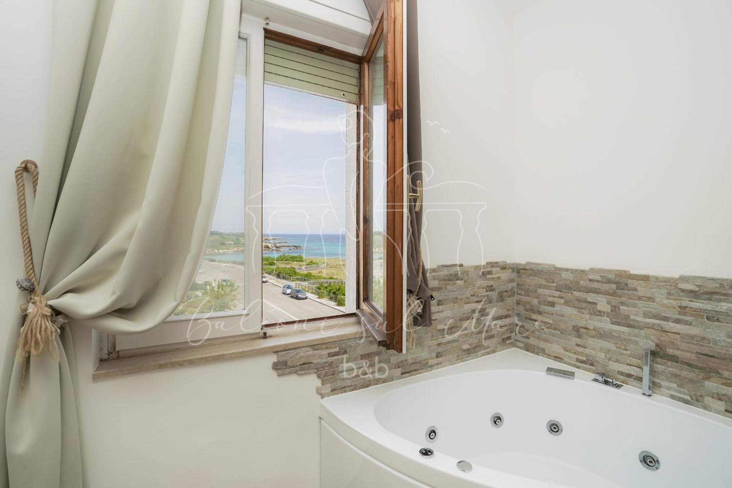 Deluxe Double Room with Hydromassage - Photo 8