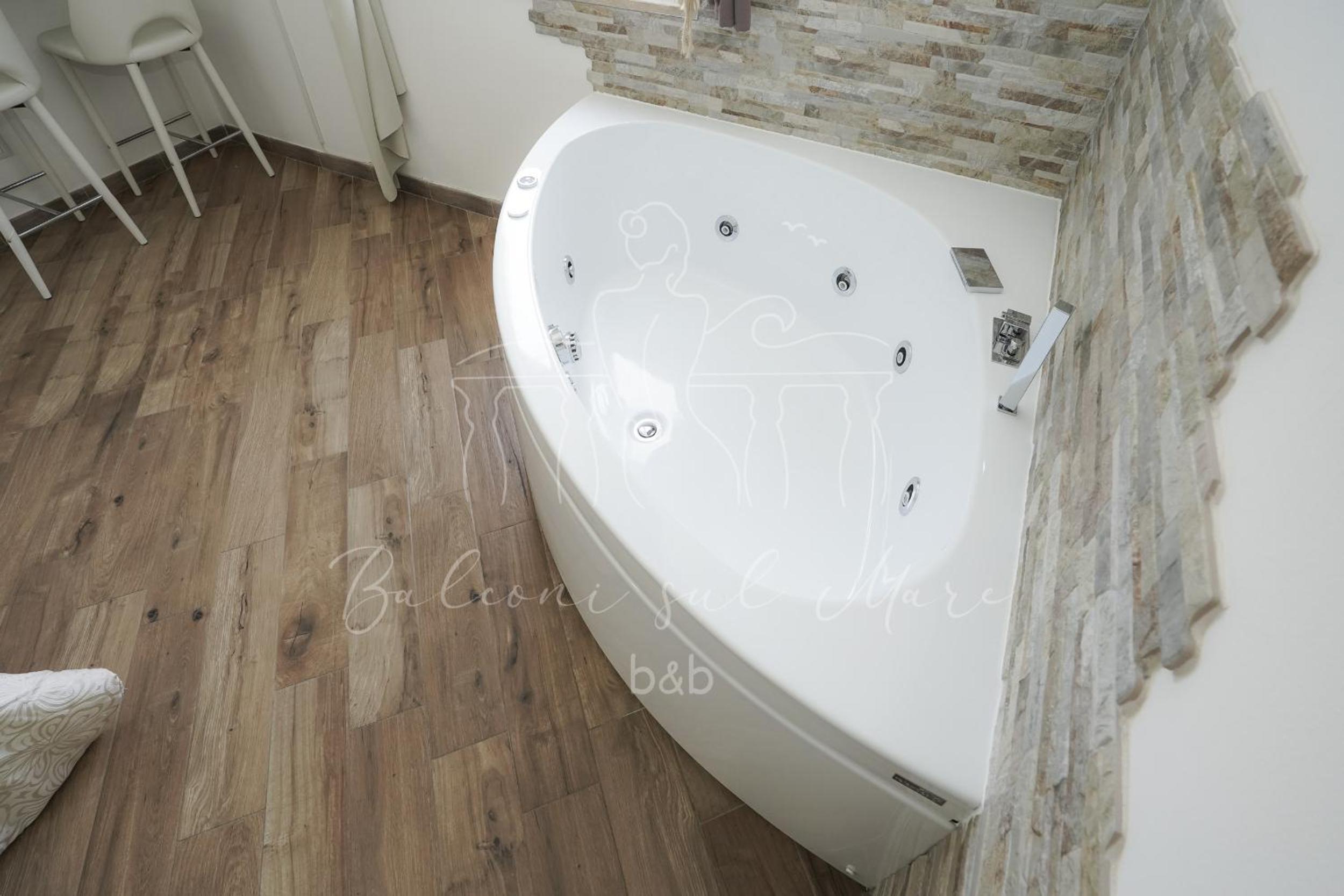 Deluxe Double Room with Hydromassage - Photo 14
