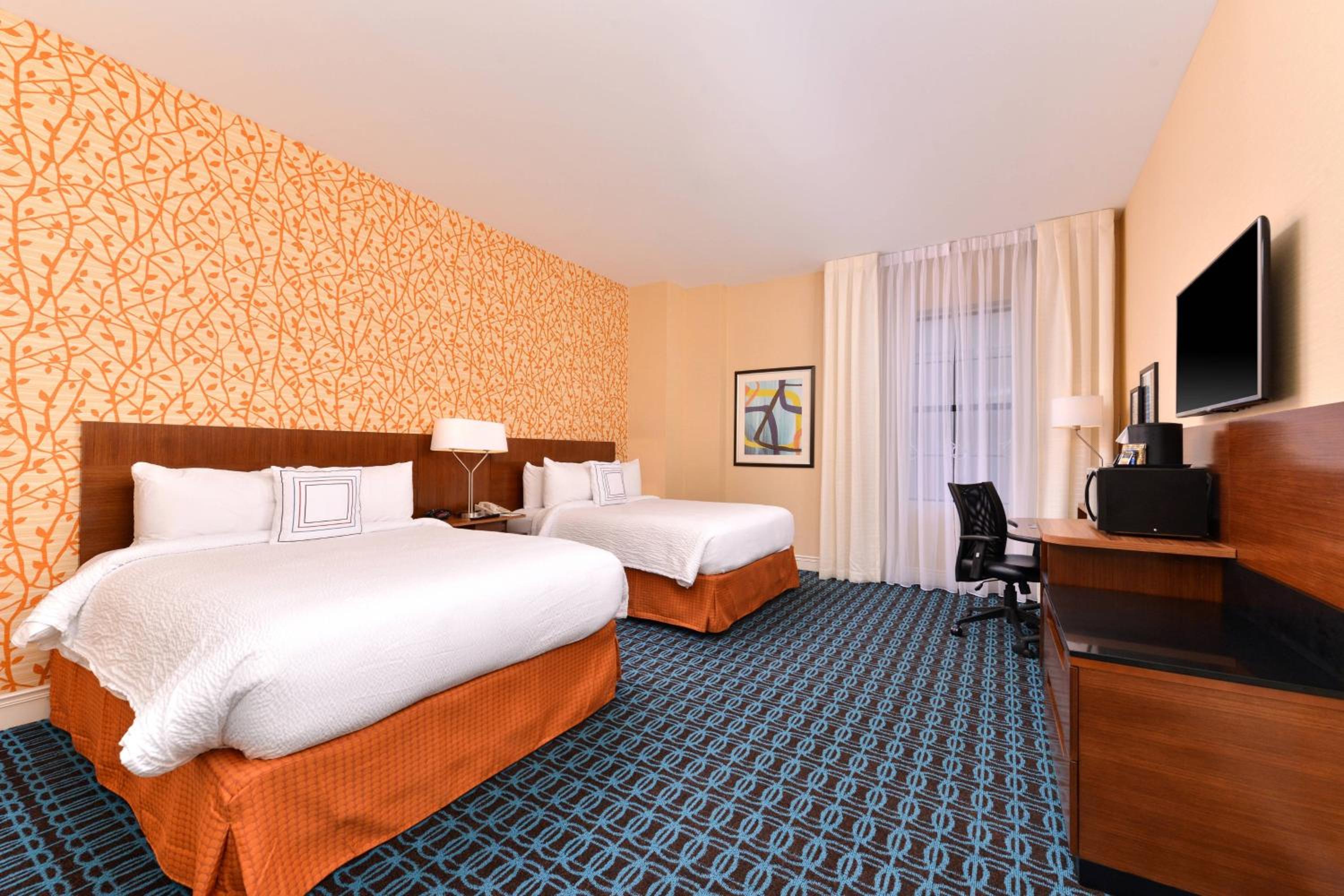 Queen Room with Two Queen Beds photo 1