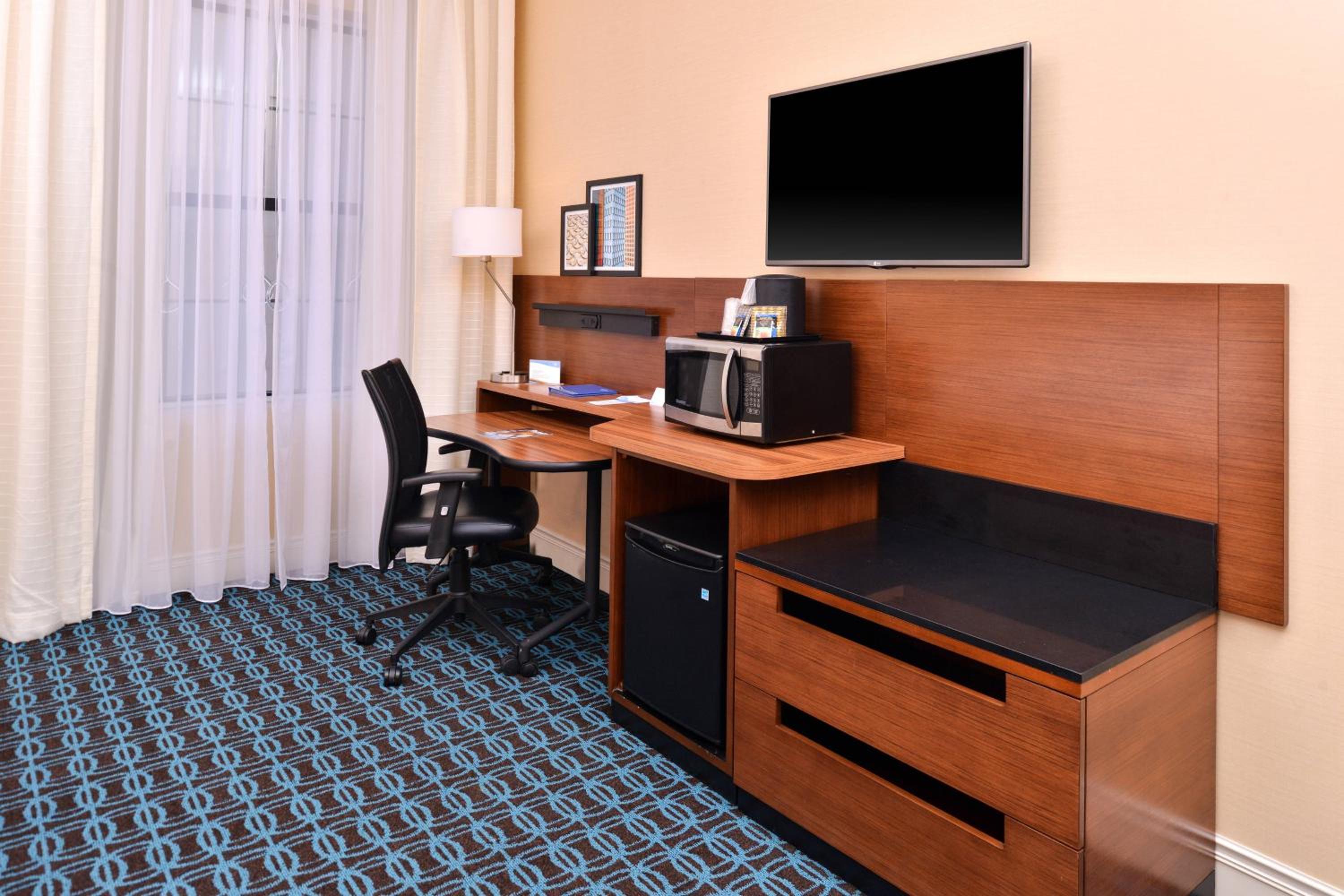 Queen Room with Two Queen Beds photo 3