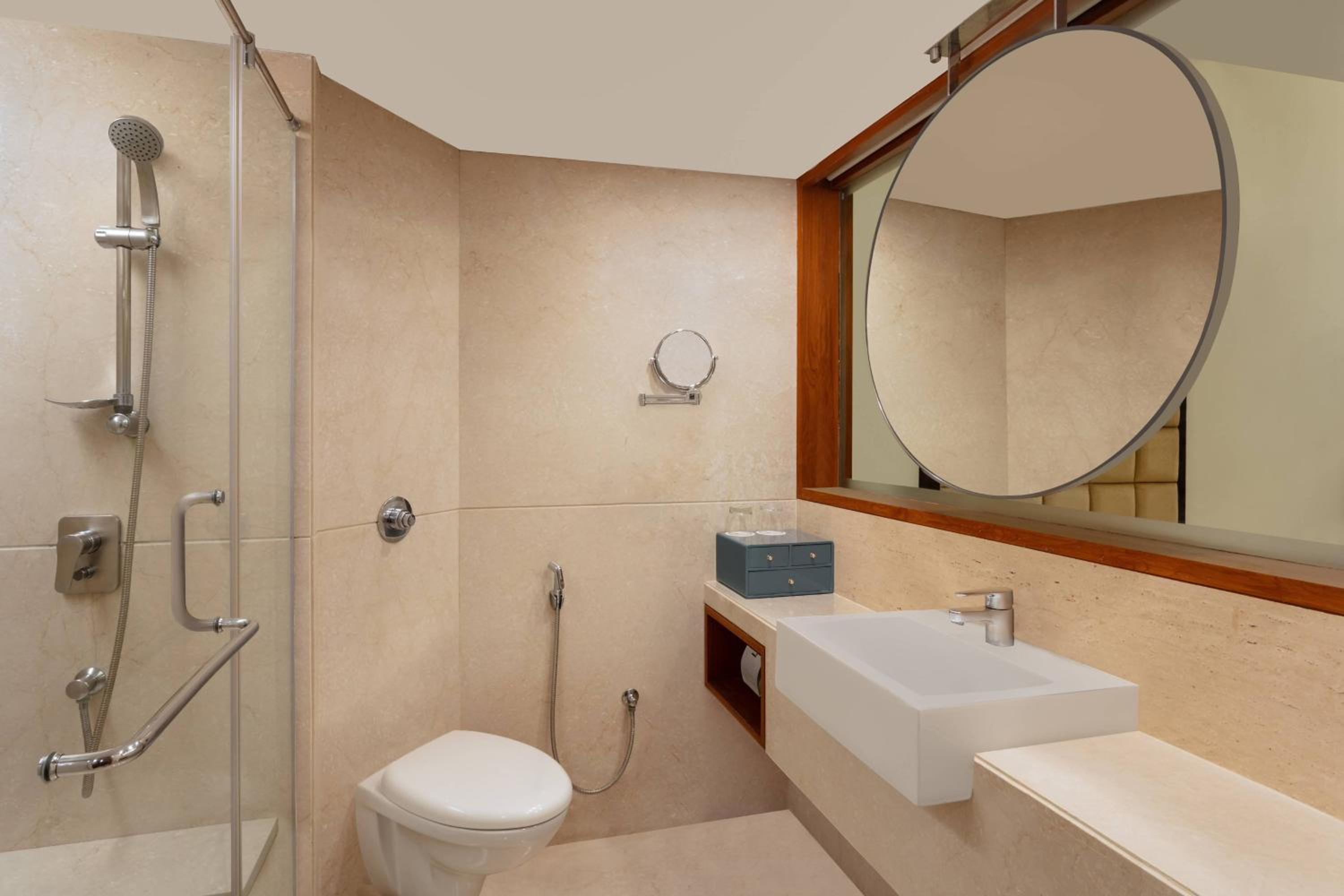 Deluxe Guest room, 1 King, River view - 10% Discount on F&B and Laundry till 15th September 2026 photo 3