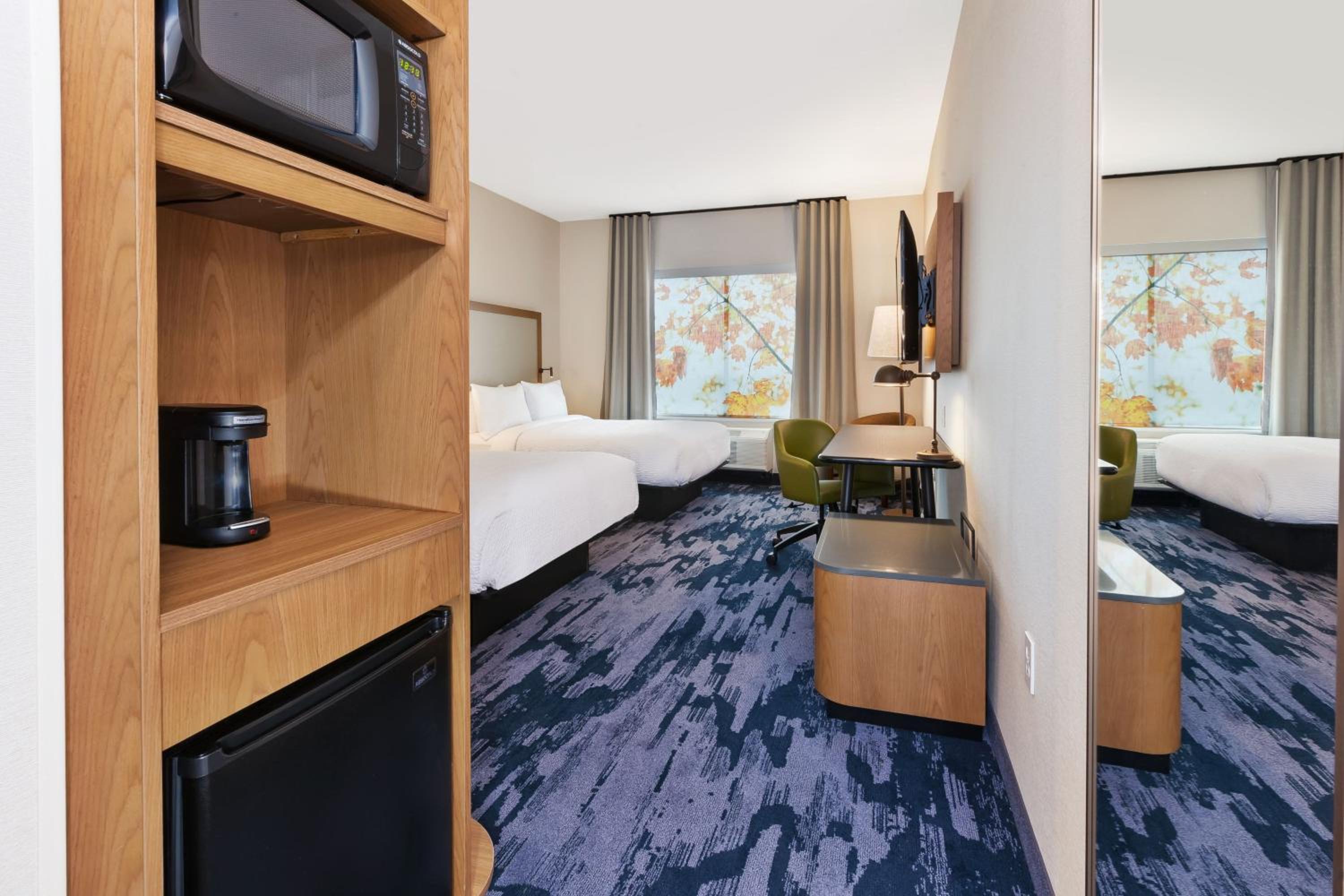 Queen Room with Two Queen Beds - Hearing Accessible - Photo 2