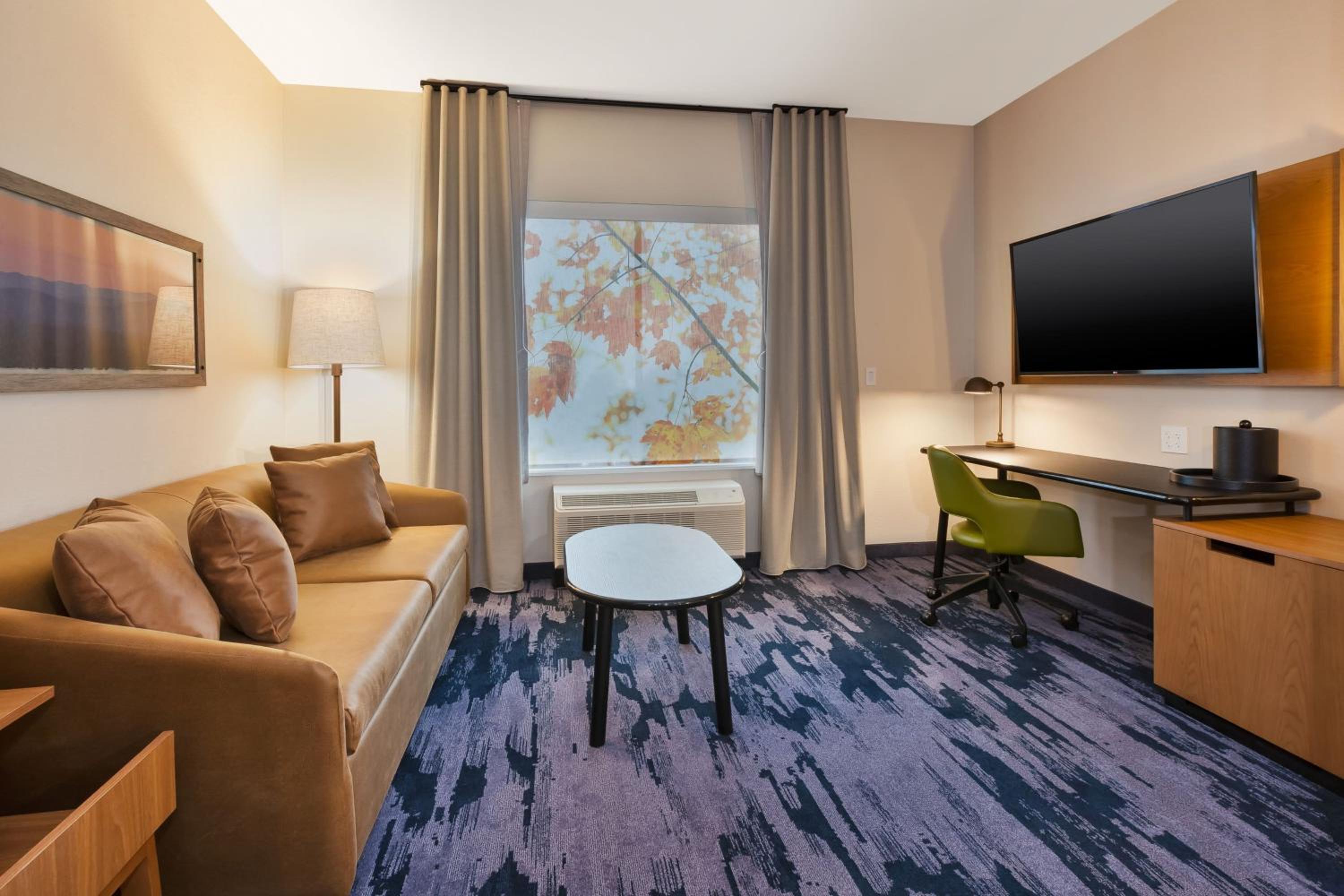 Queen Suite with Two Queen Beds and Sofa Bed - Photo 2