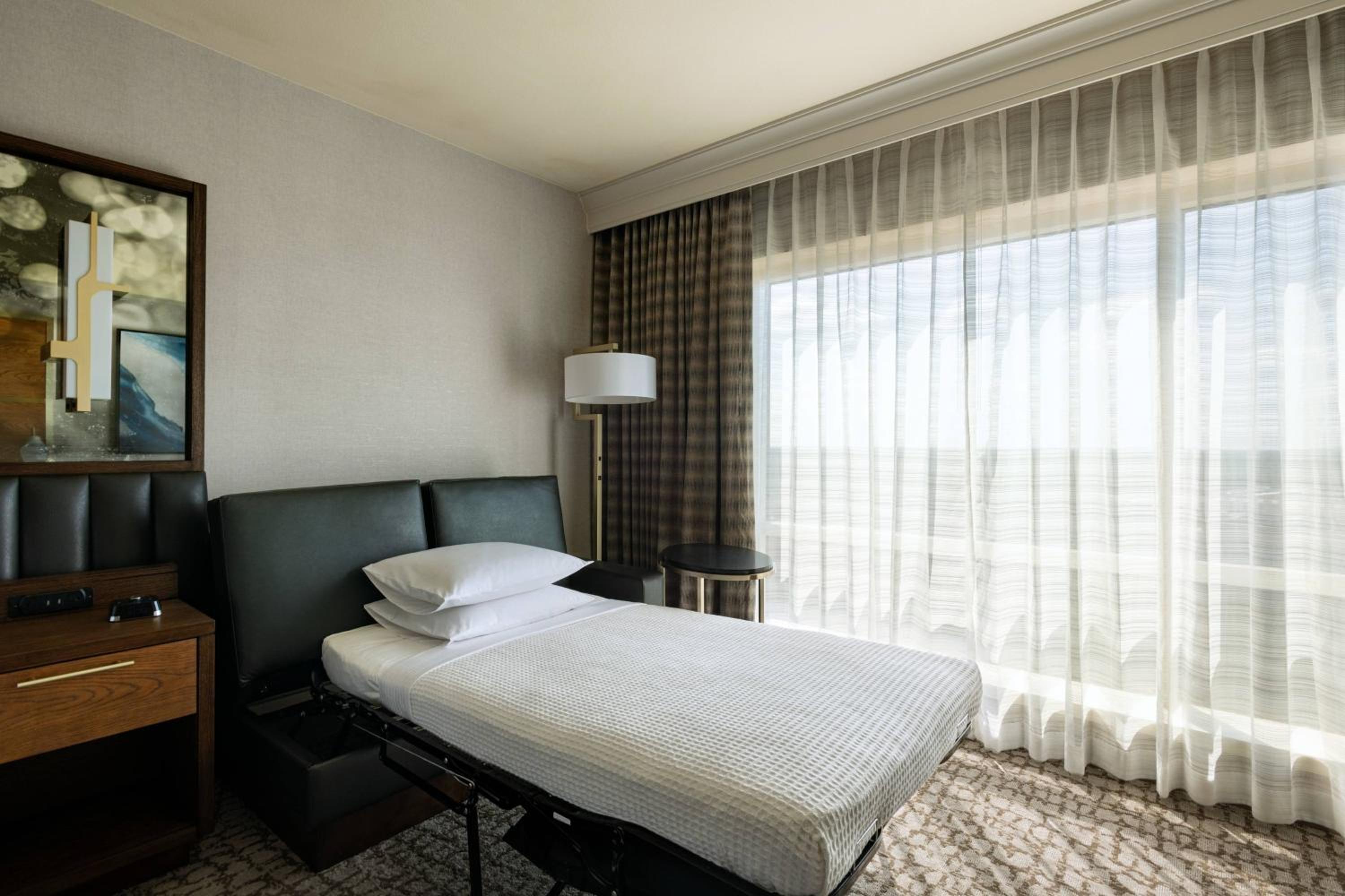 Guest Room with King Bed - Photo 3
