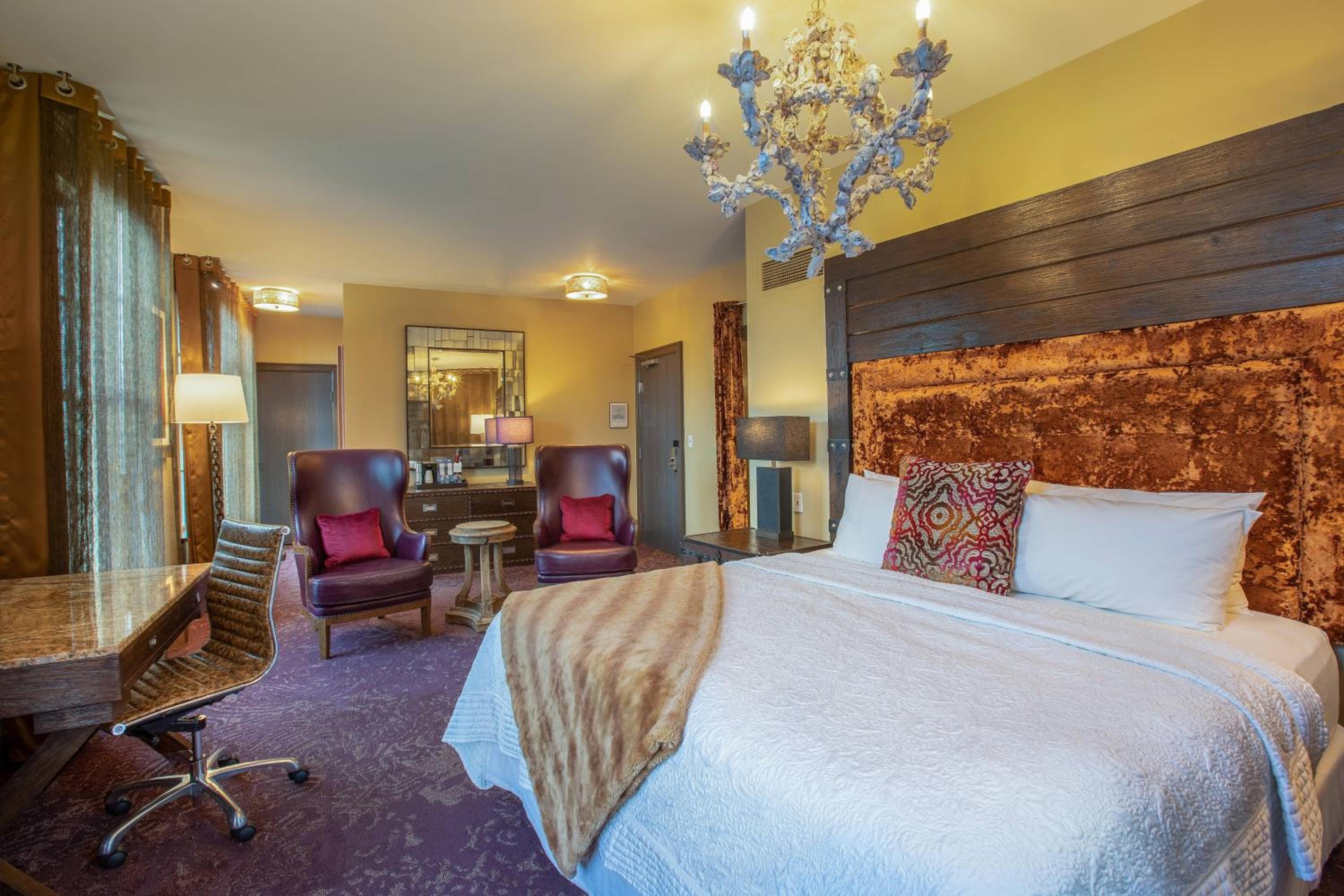 Corner King Room - Photo 5