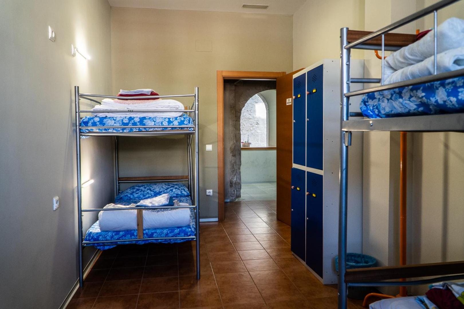 Bed in 4-Bed Mixed Dormitory Room photo 2