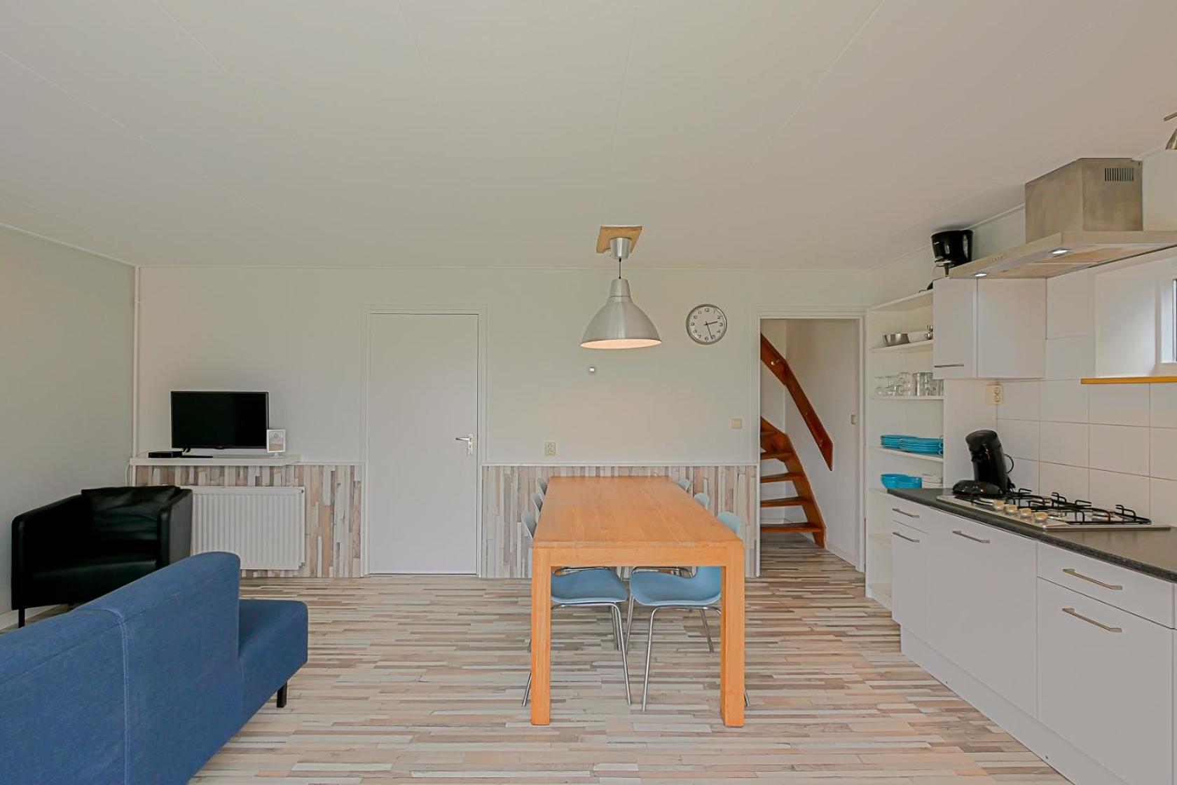 Three-Bedroom House photo 3