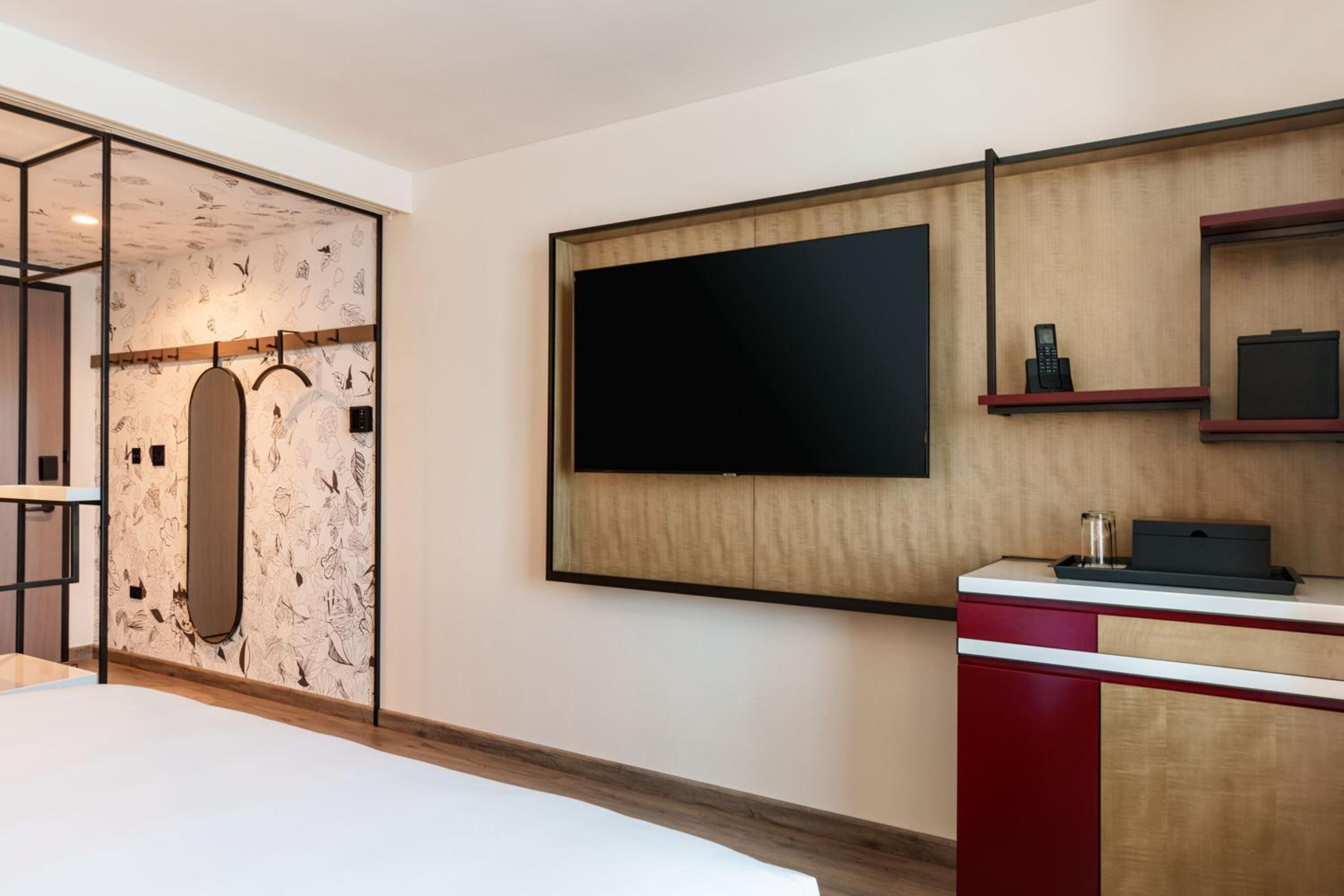 Standard King Room - Photo 4