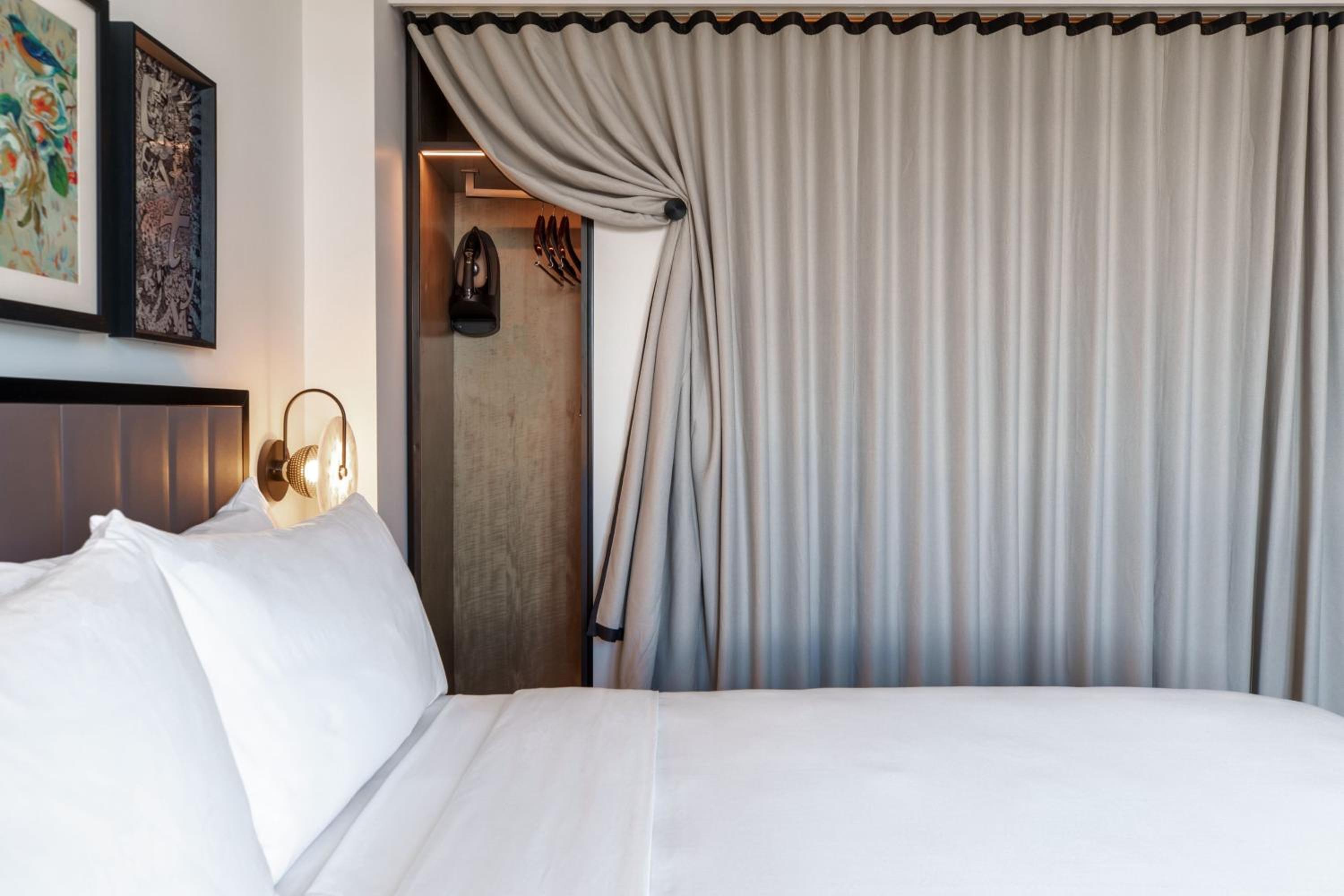 Standard King Room - Photo 3