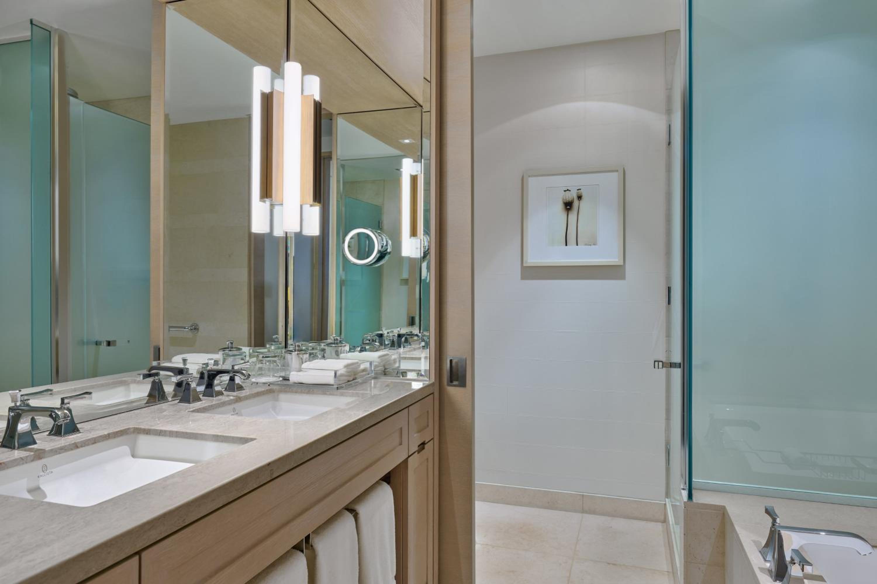 Great Metropolitan Suite, 1 Bedroom Suite, 1 King, Corner room - Photo 8