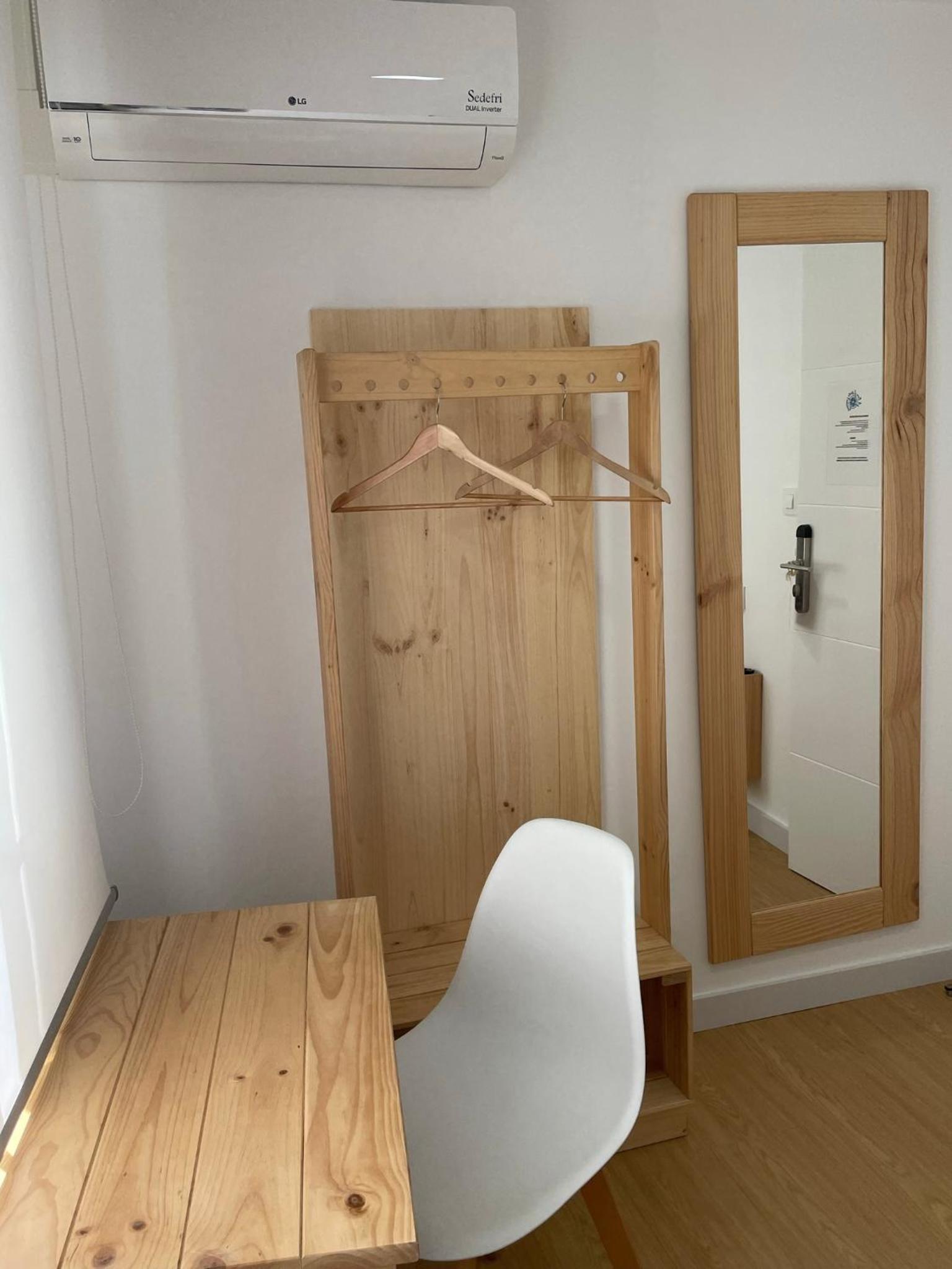 Single Room with Shared Bathroom