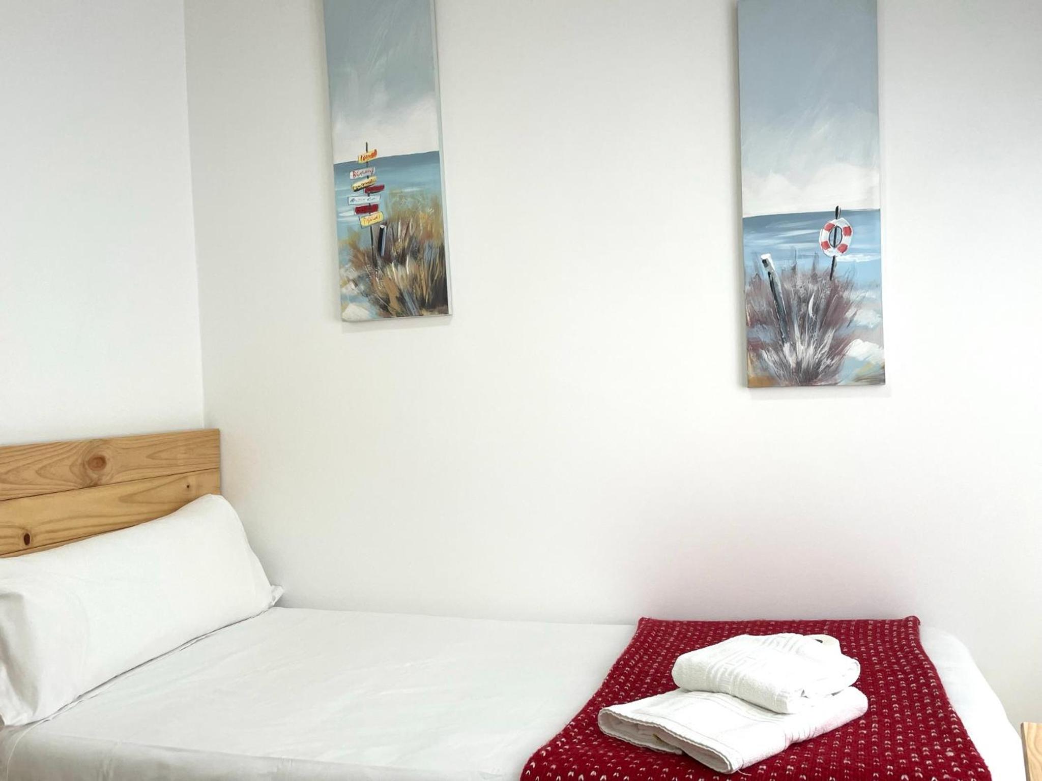 Single Room with Shared Bathroom photo 2