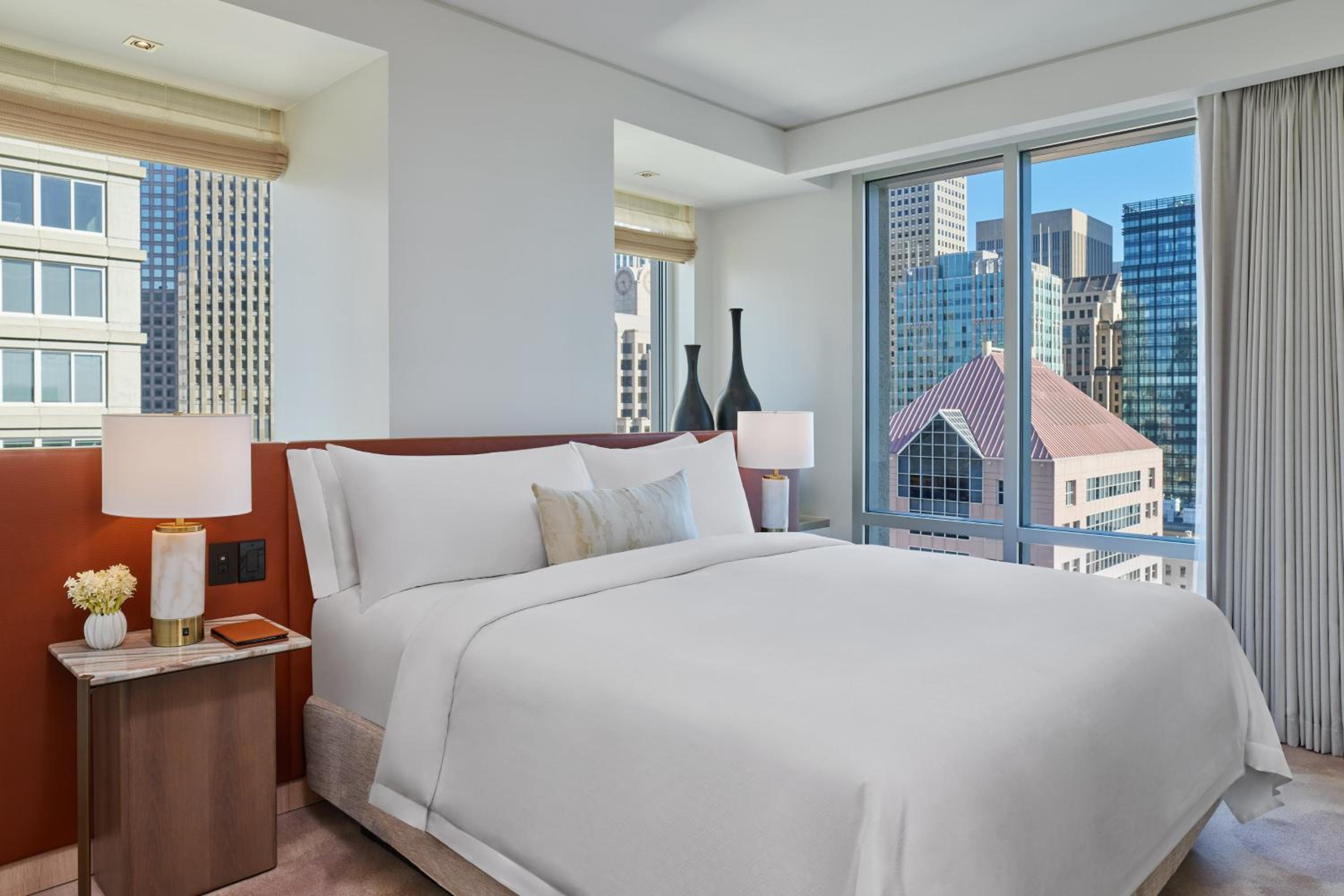 Astor Suite, 1 Bedroom Suite, 1 King, Corner room - Photo 6