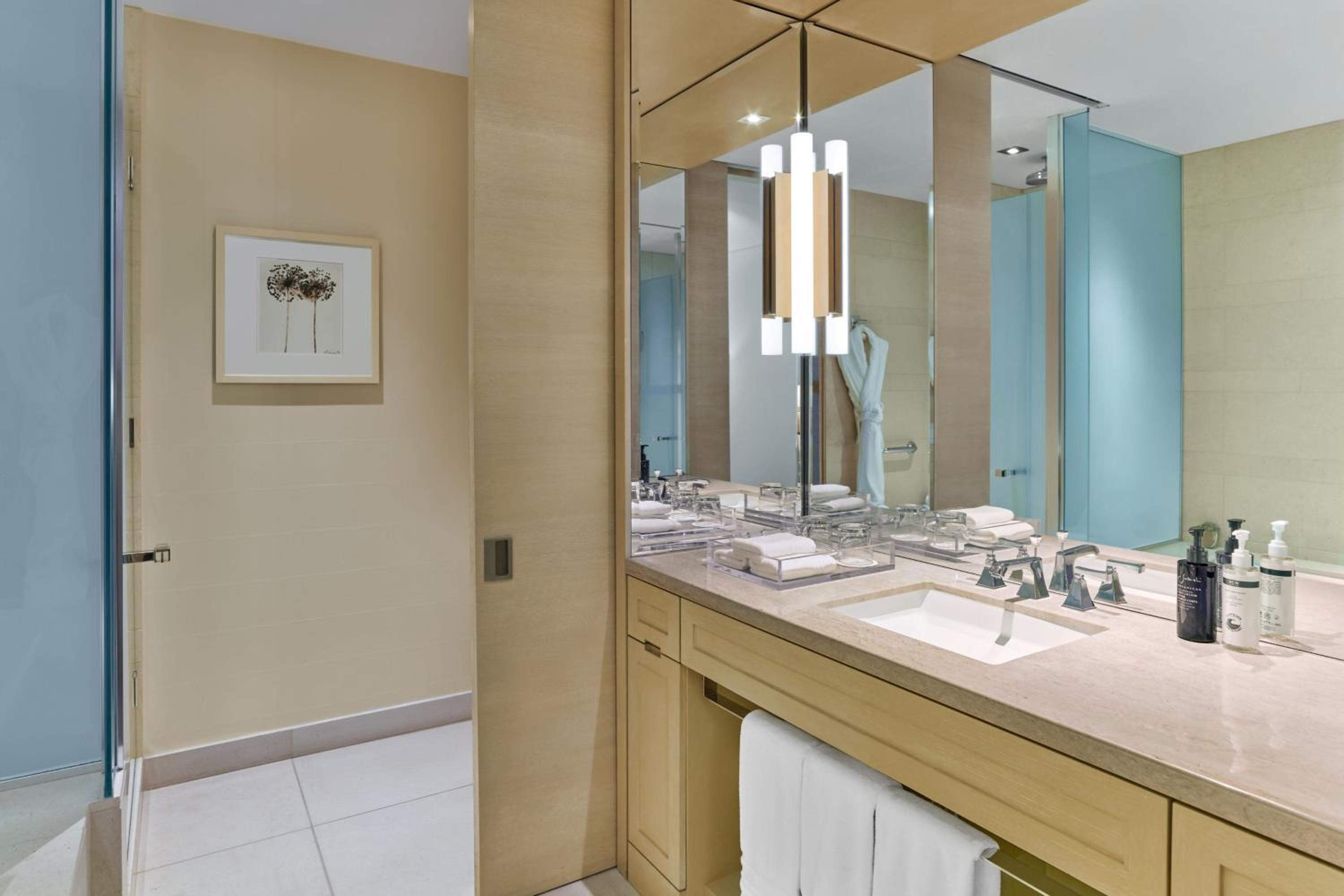 Executive Premier Room, Guest room, 1 King - Photo 3