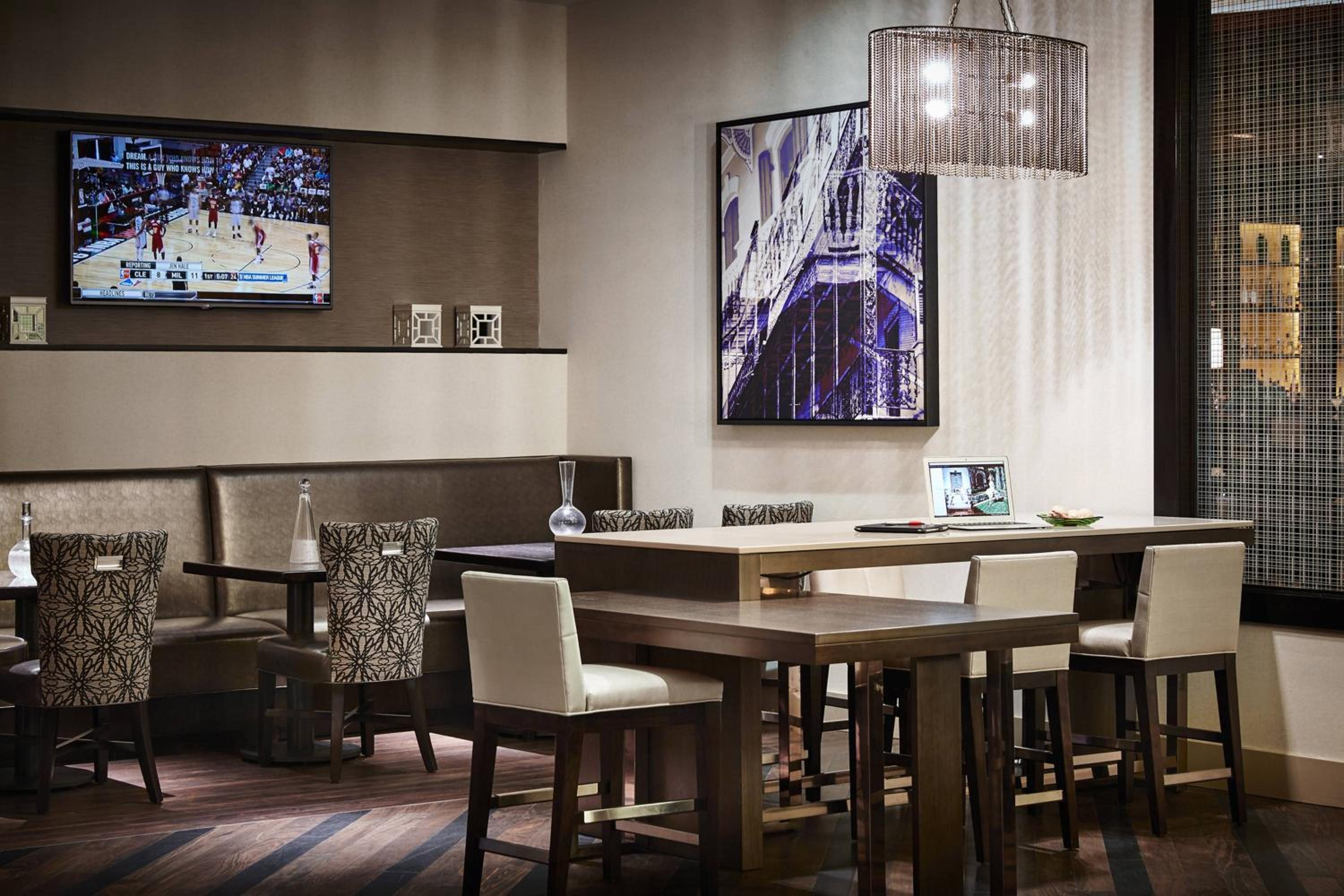 King Room with Club Lounge Access - Photo 16