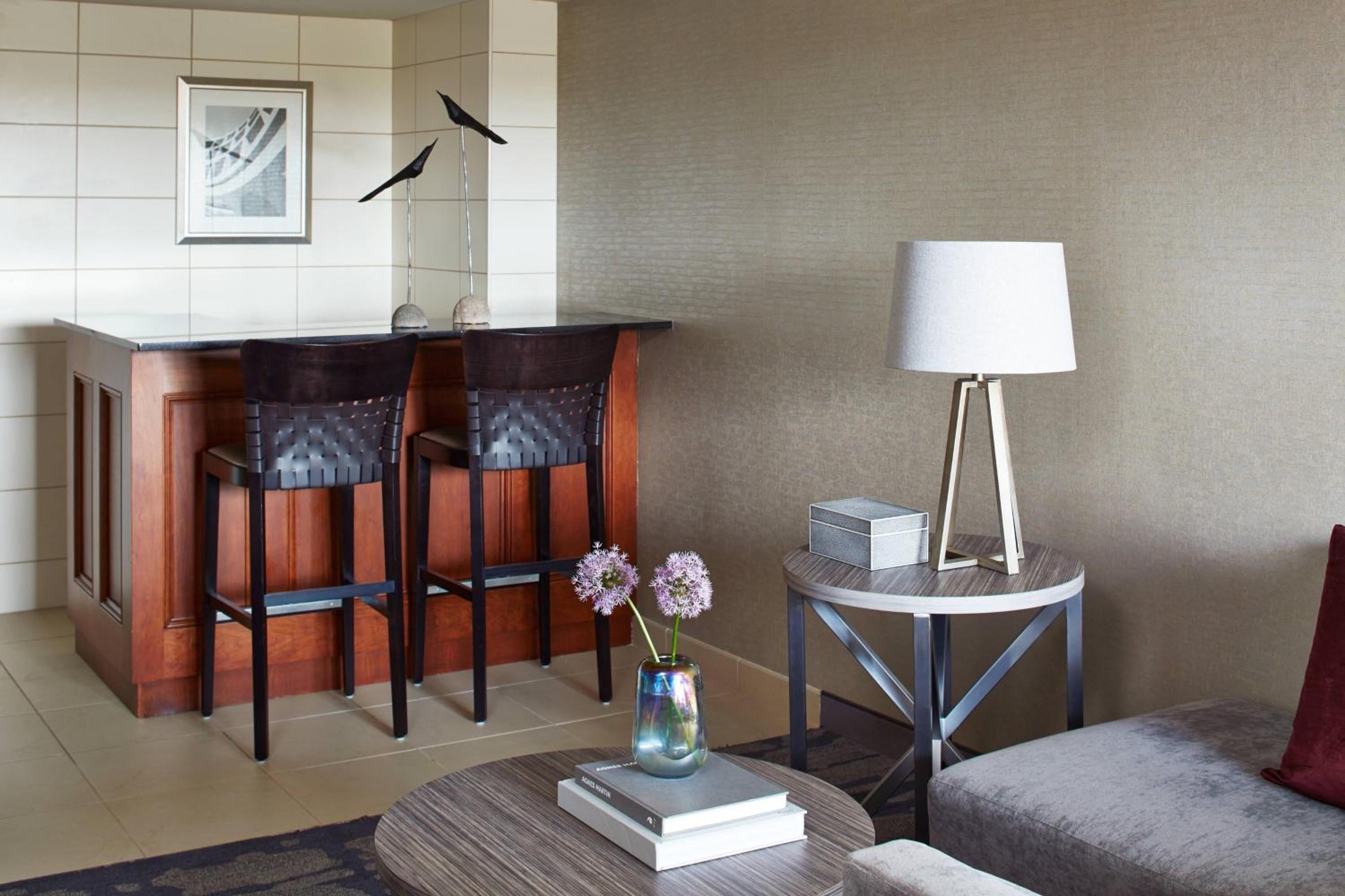 Executive Suite, Concierge Level, 2 Room Suite, 1 King - Photo 6