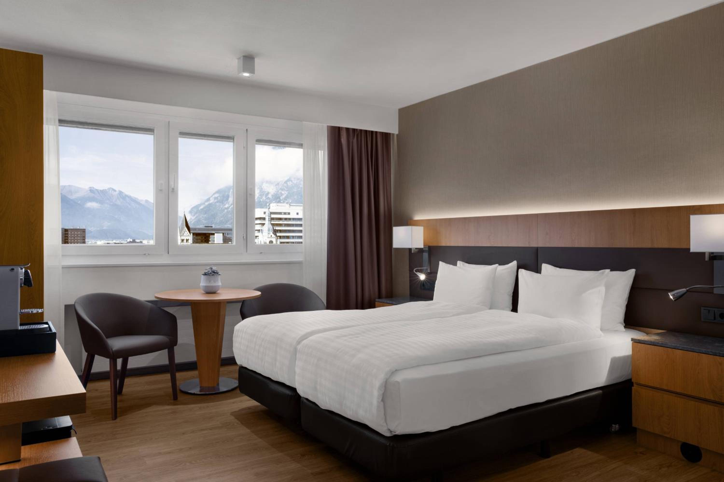 Standard Guest Room with Two Double Beds and Mountain View - Photo 2