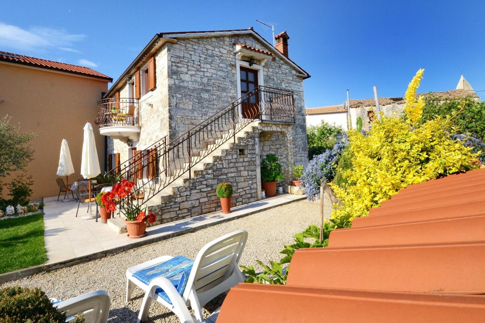 Apartment With Terrace photo 3