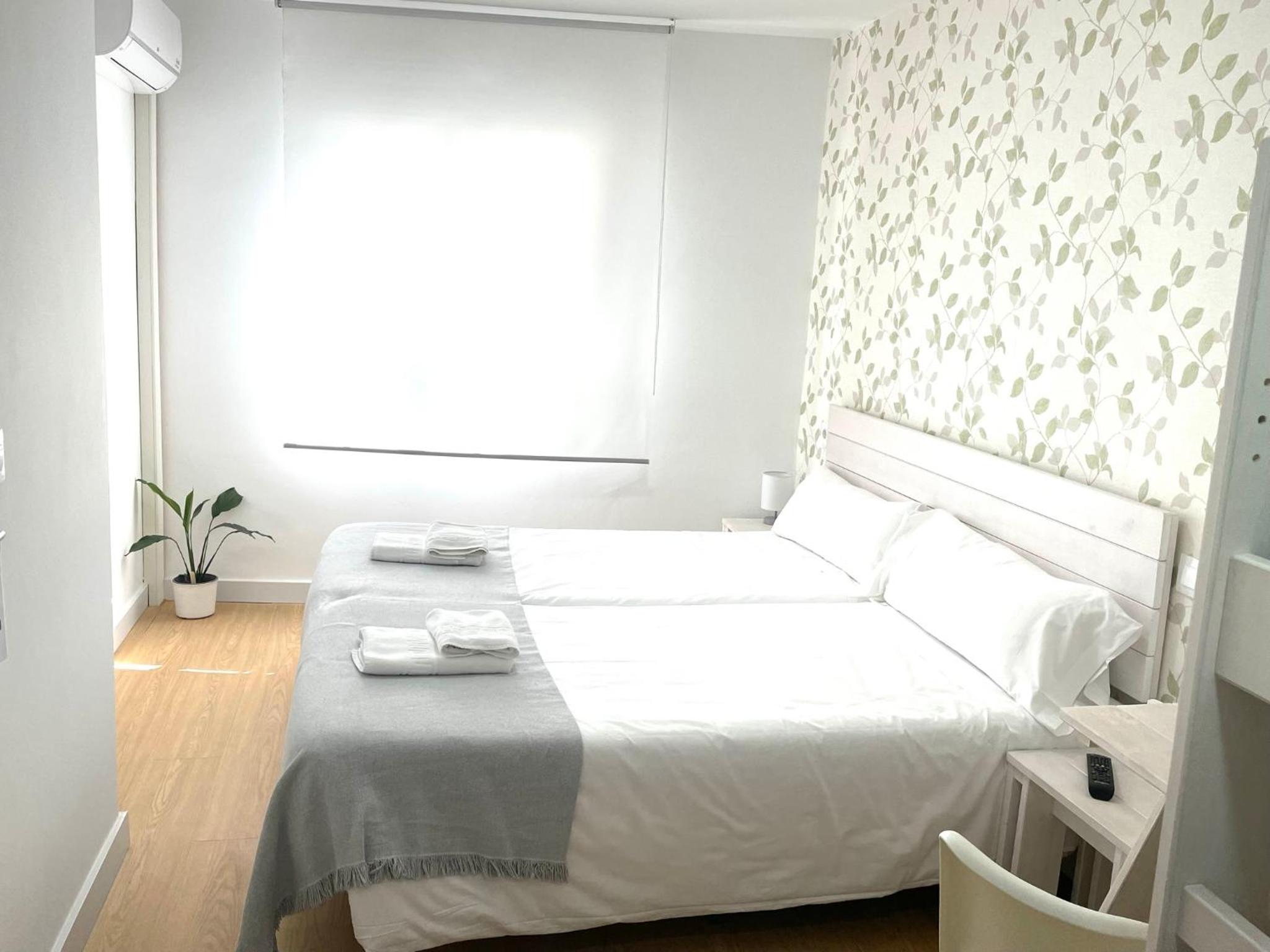 Family Room with Private Bathroom photo 3