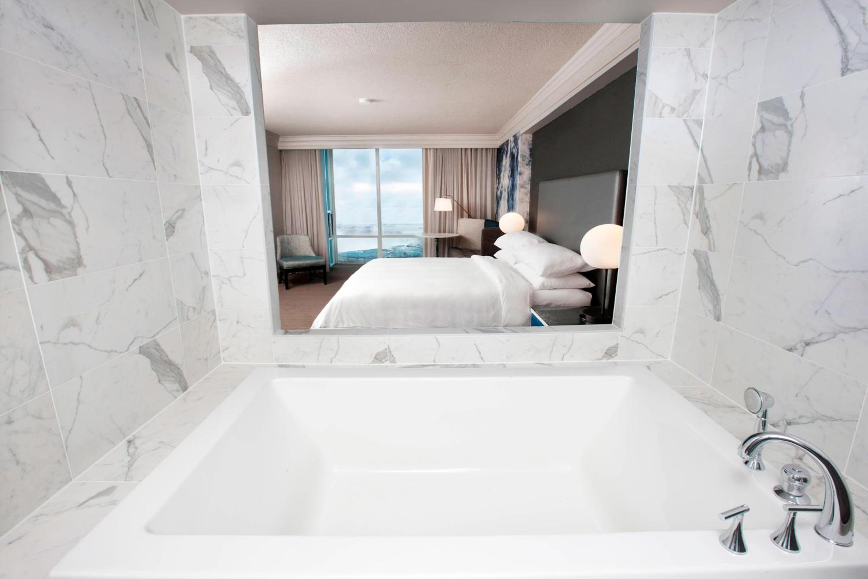 Premier King Room with Falls View - Photo 3
