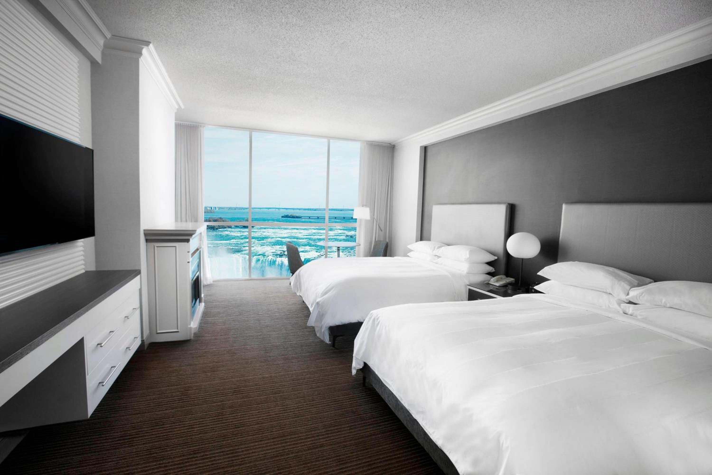 Two-Bedroom Suite with Falls View and Whirlpool - High Floor - Photo 1