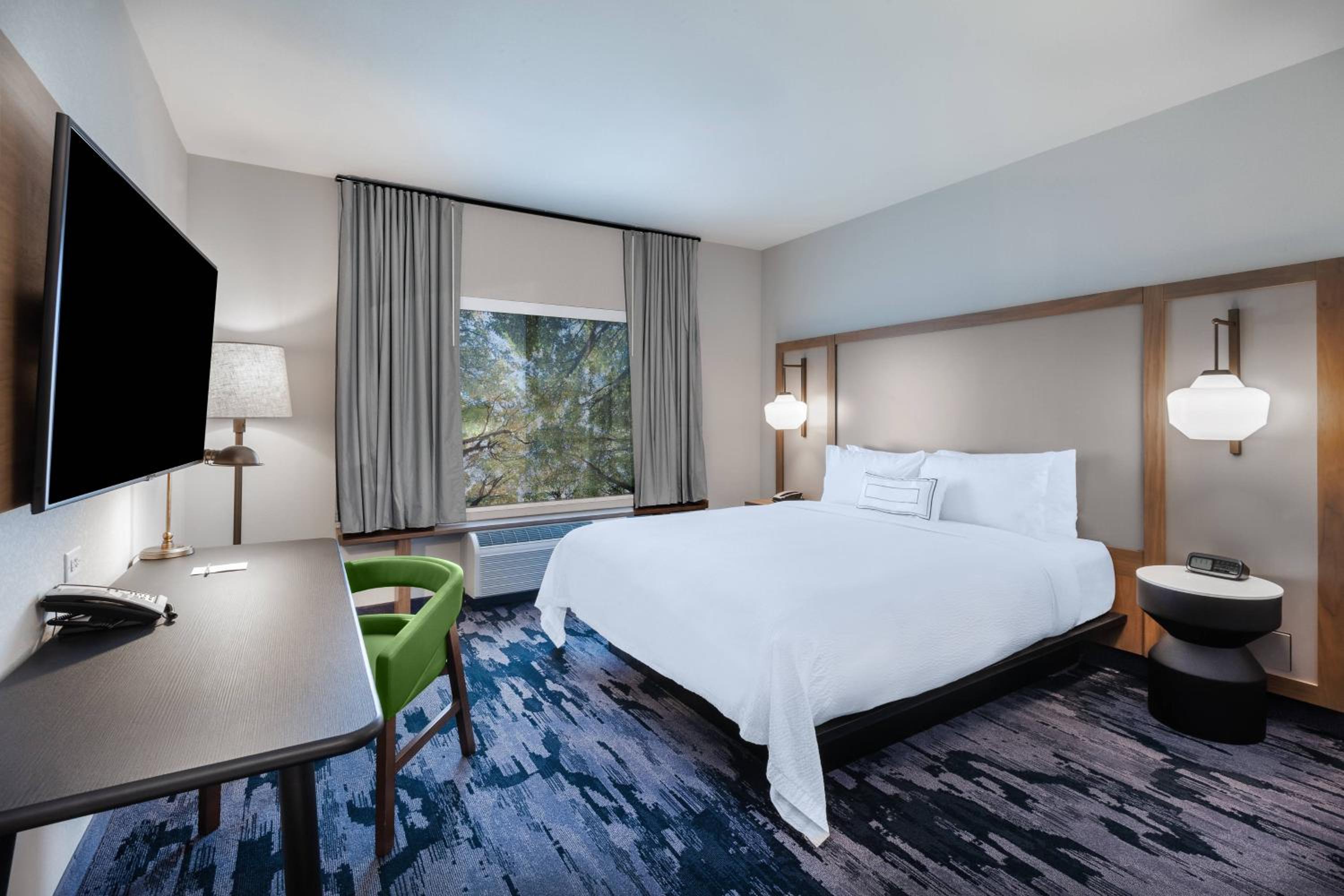 Guest Room, 1 King - Photo 1