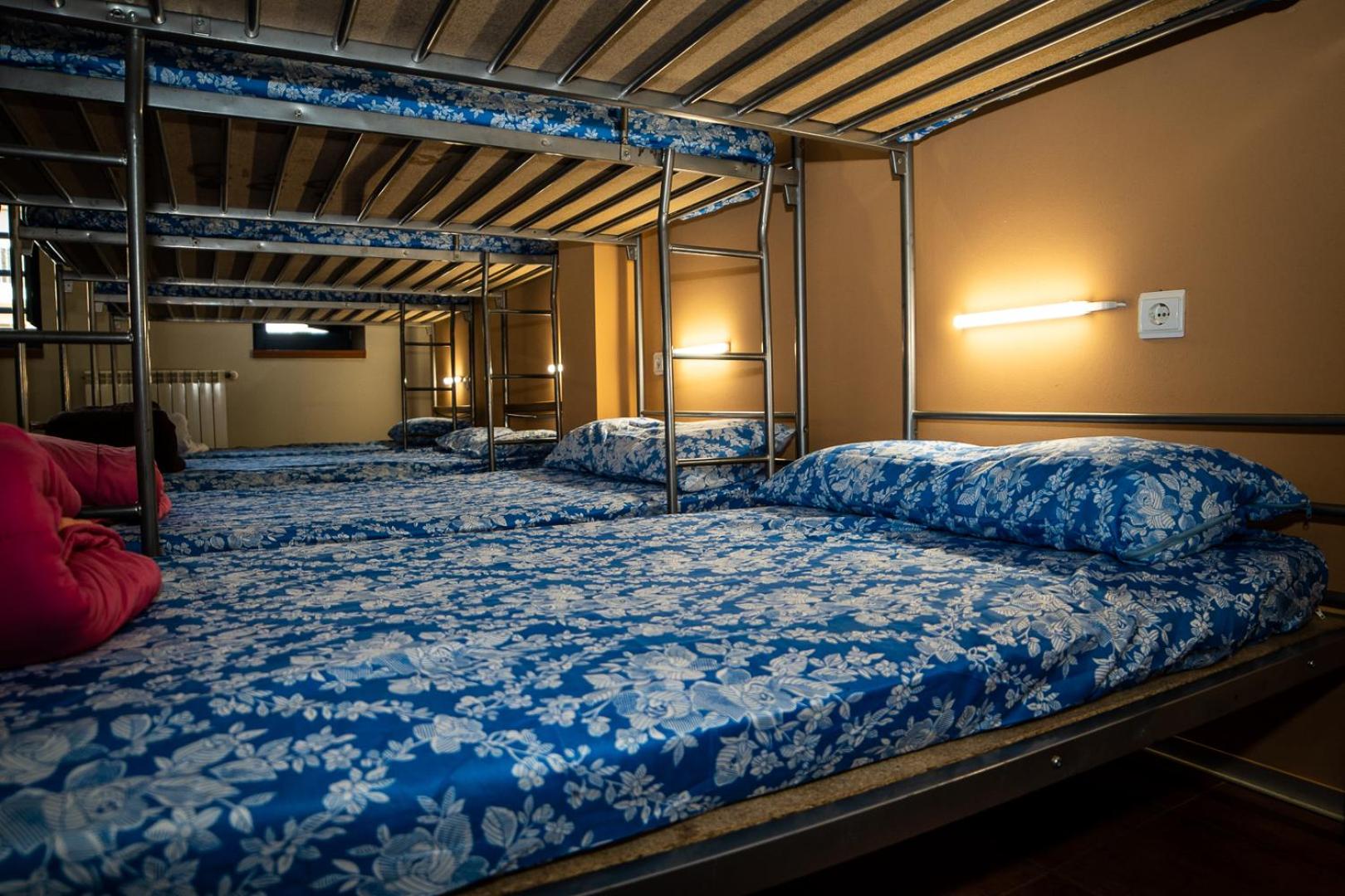 Cama en Dormitorio Mixto de 10 Camas