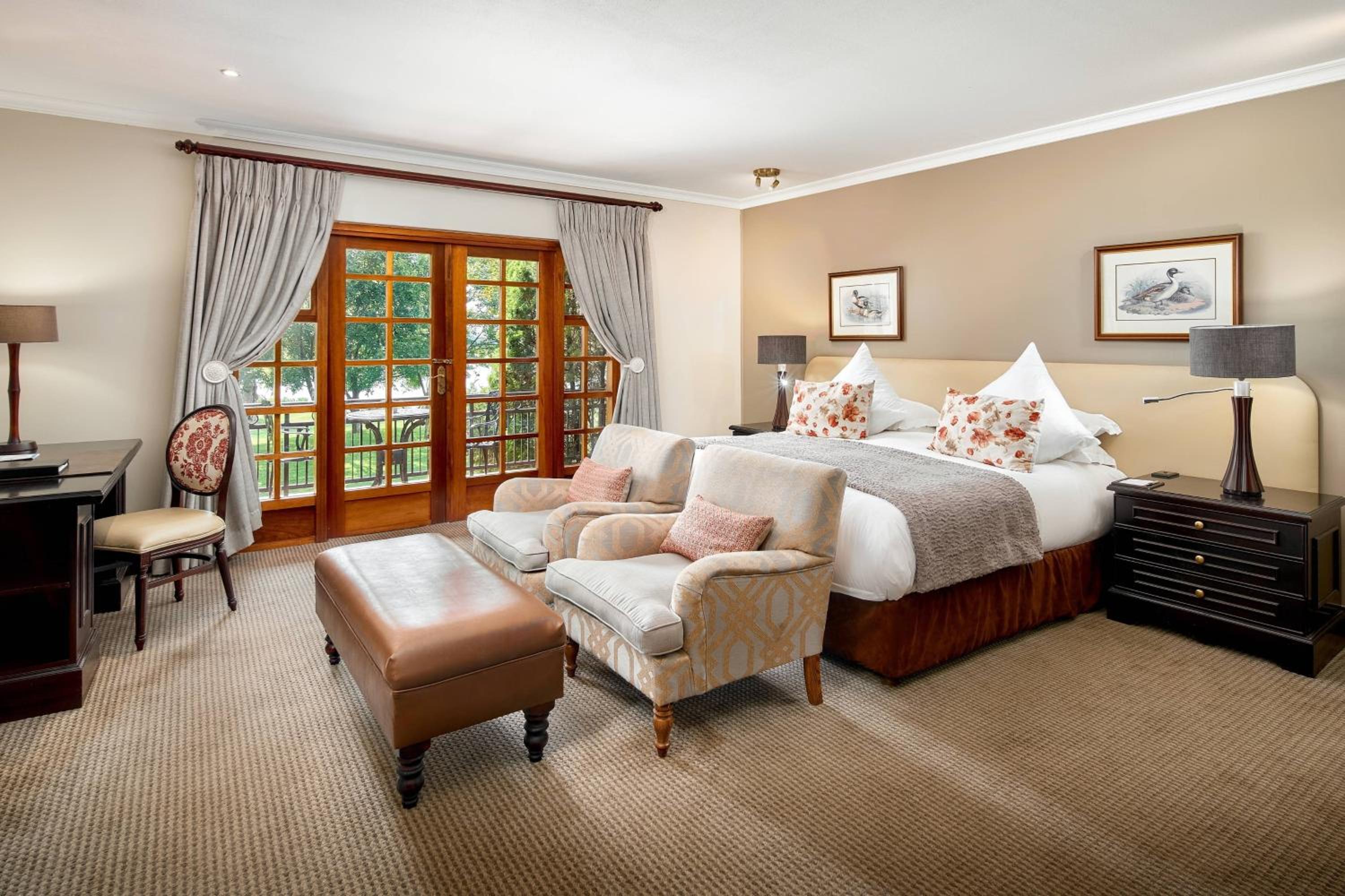 Guest room, 1 King, Sofa bed, Lake view, Balcony