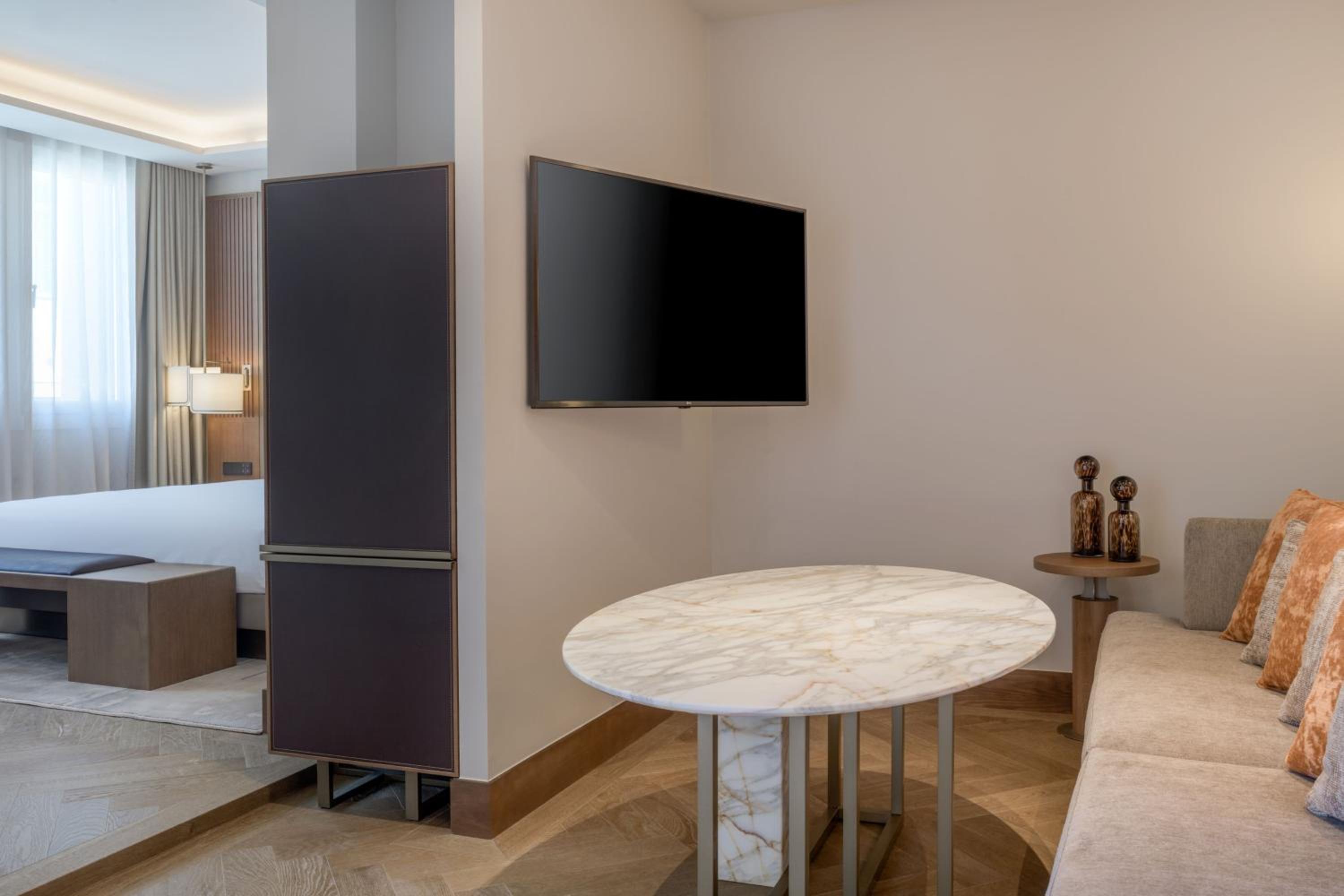 Junior King Suite with Balcony and Skyline View