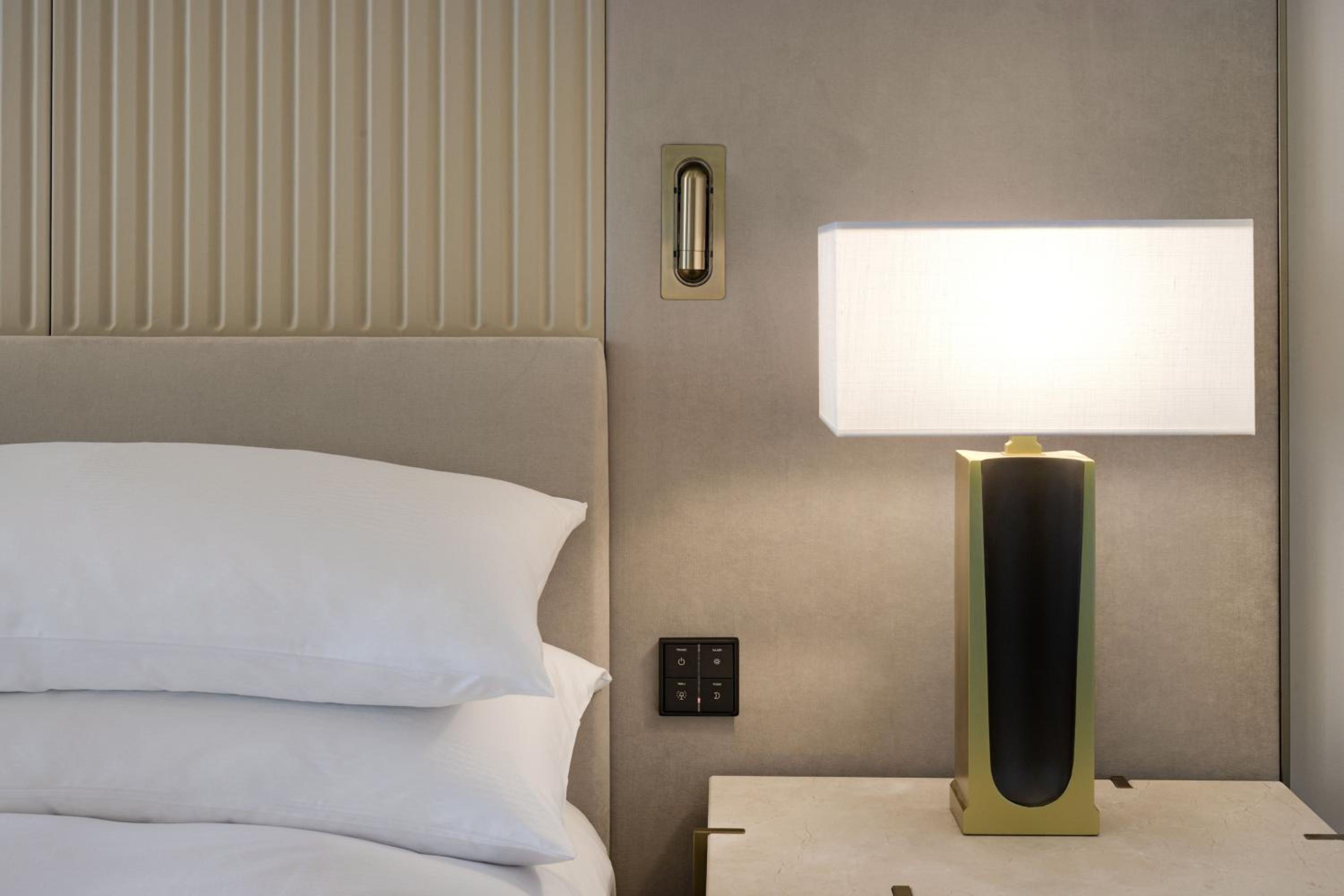 Deluxe Queen Room with Two Queen Beds and Courtyard View thumbnail 5