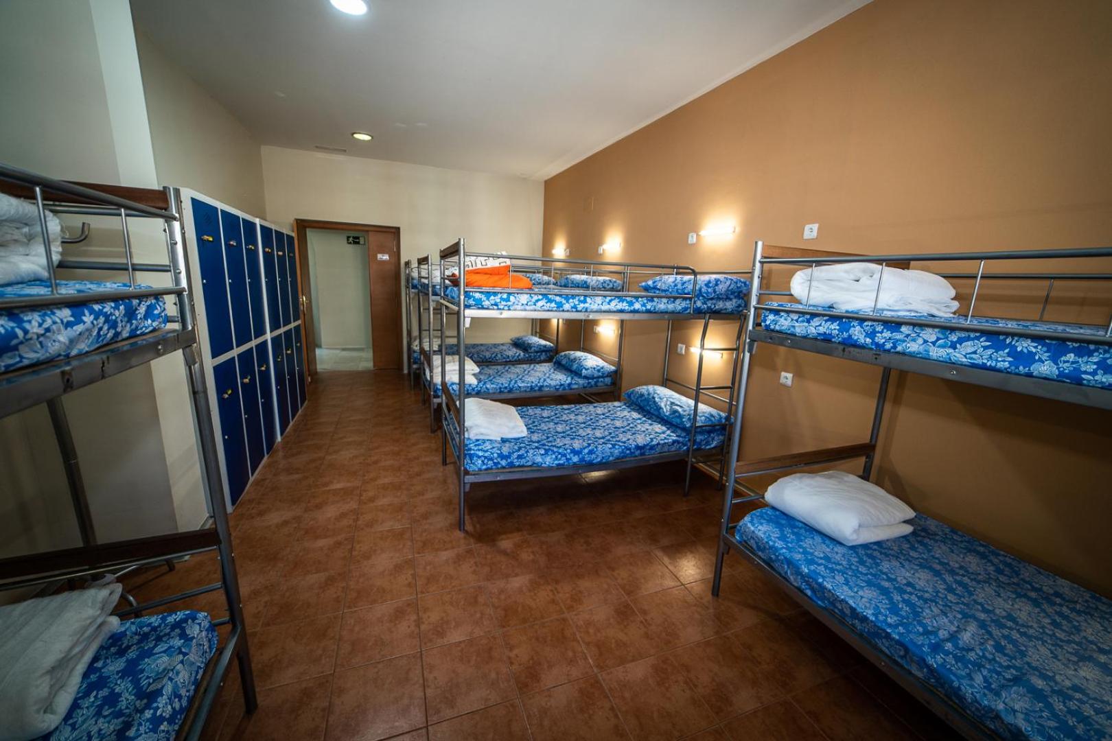 Bed in 10-Bed Mixed Dormitory Room photo 3