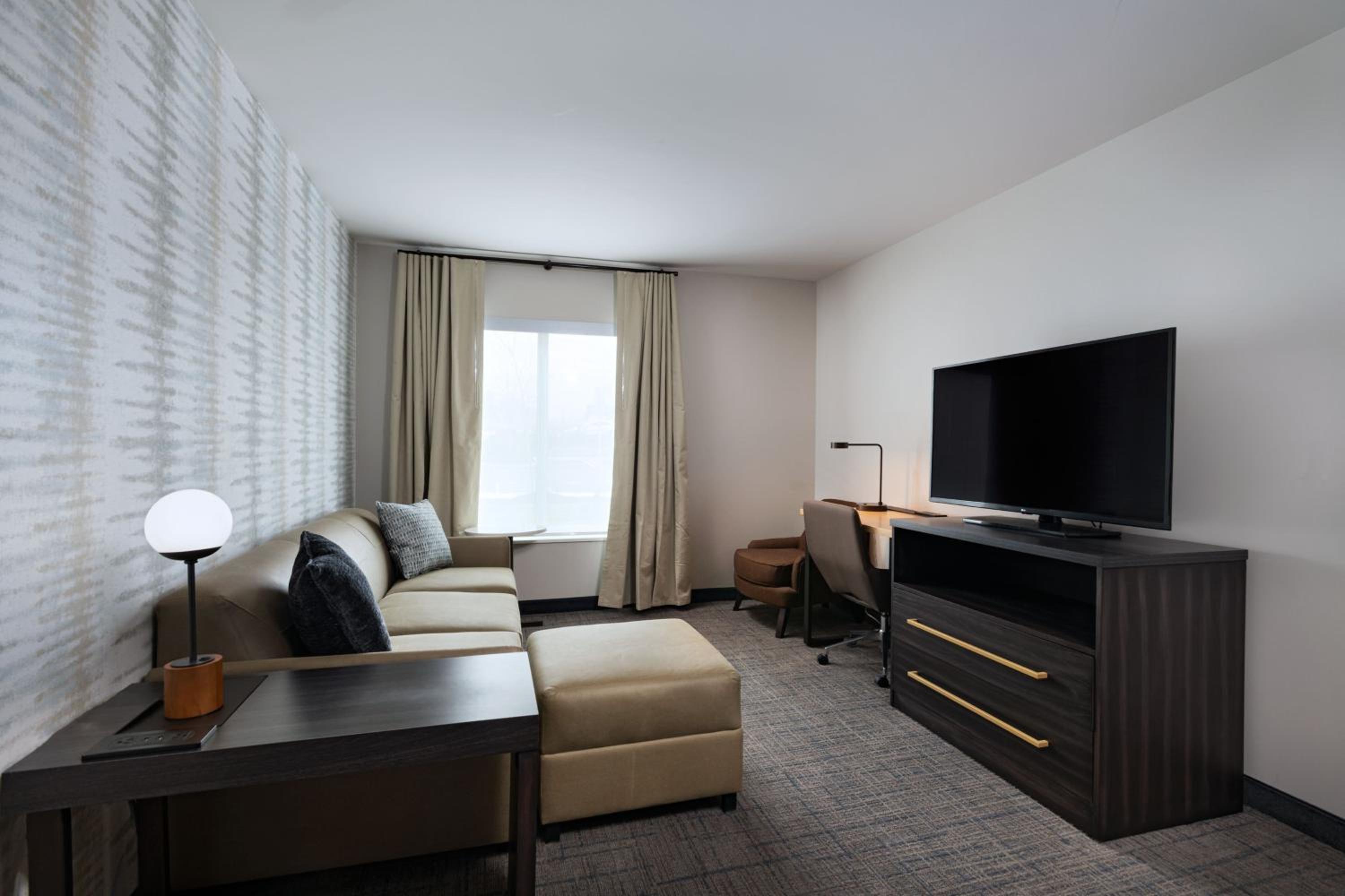 One-Bedroom King Suite with Sofa Bed - Photo 3