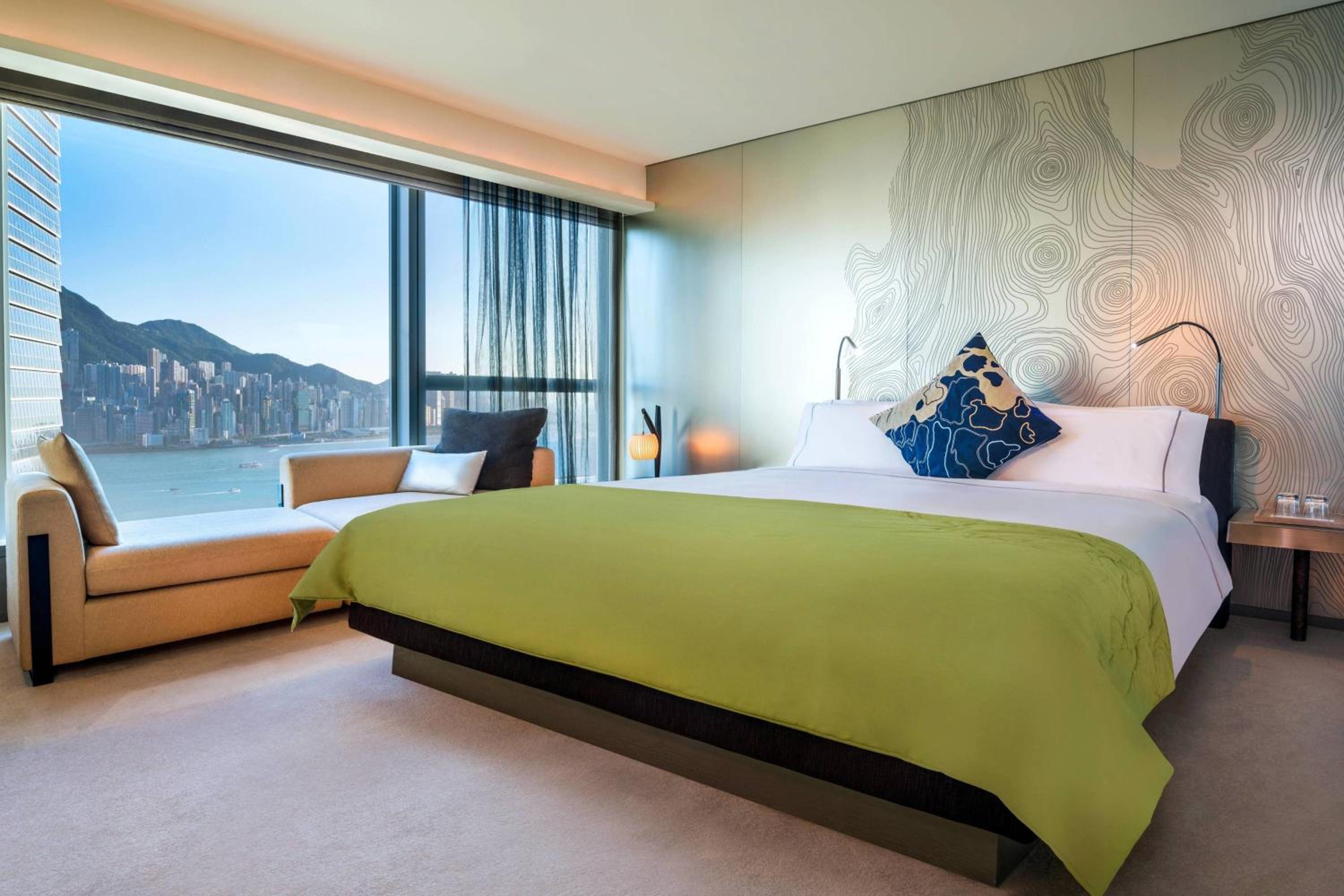 Spectacular Twin Room with Partial Harbor View photo 3