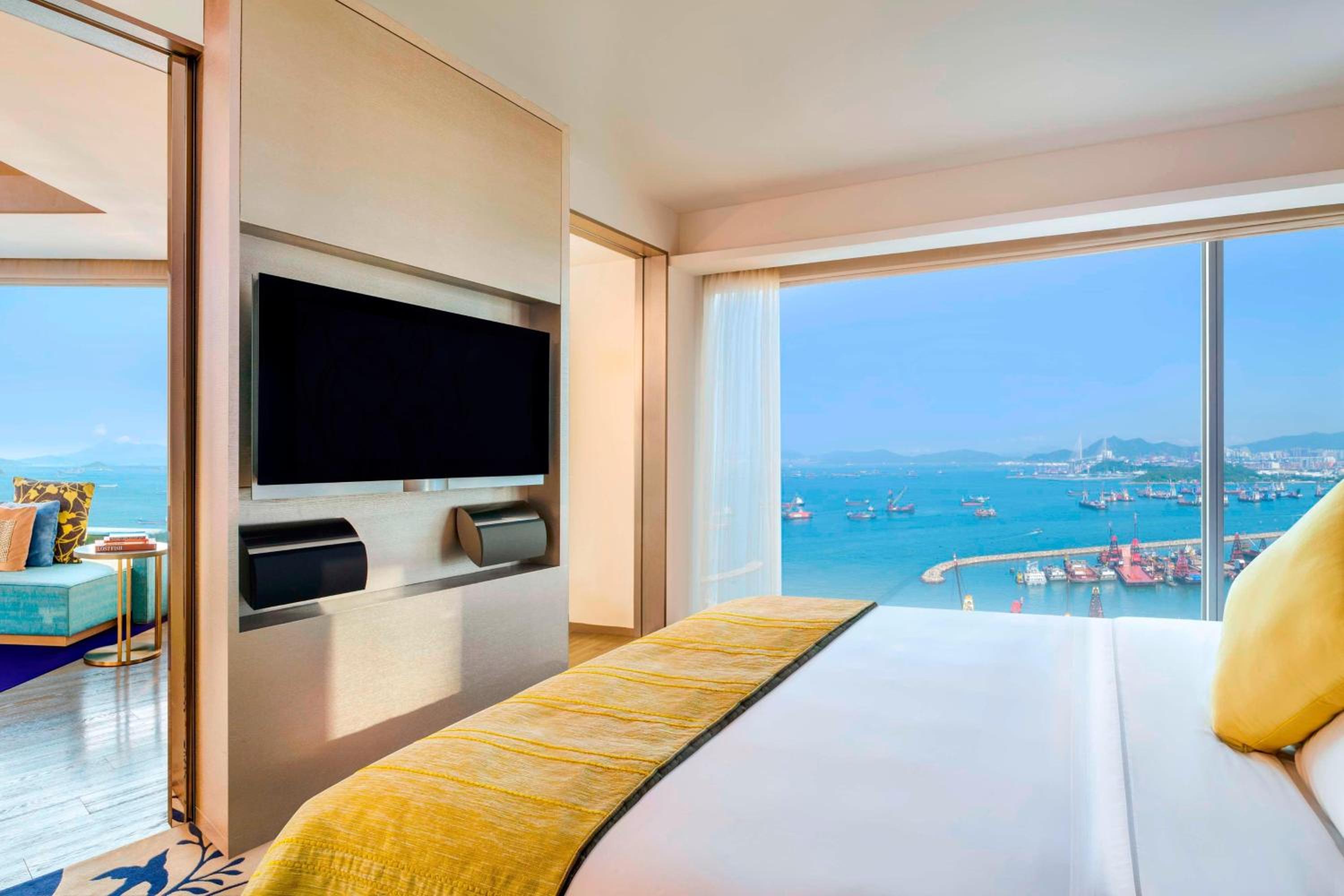Fantastic King Suite with Oceanfront View photo 3