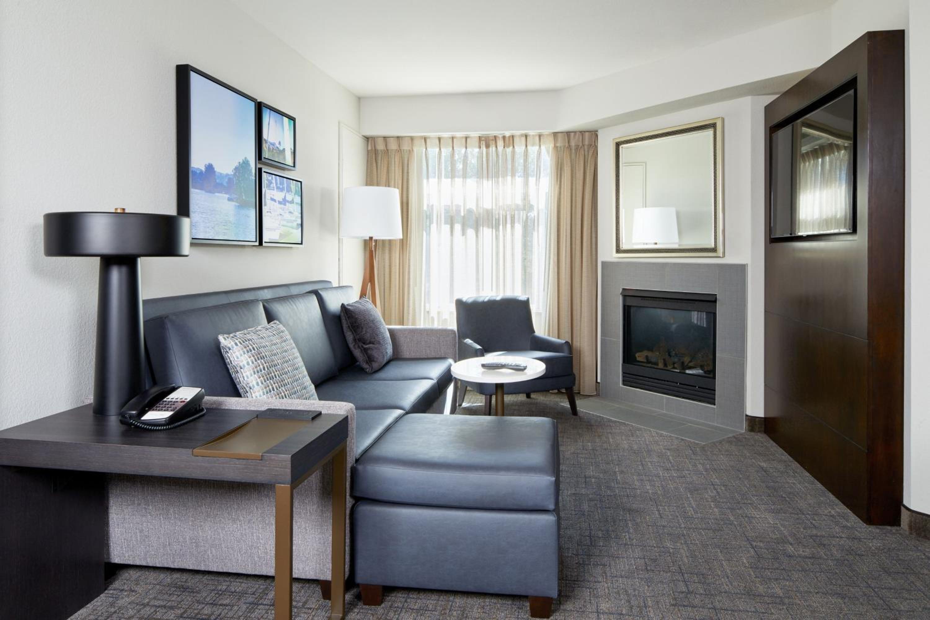Two-Bedroom Suite - Photo 2