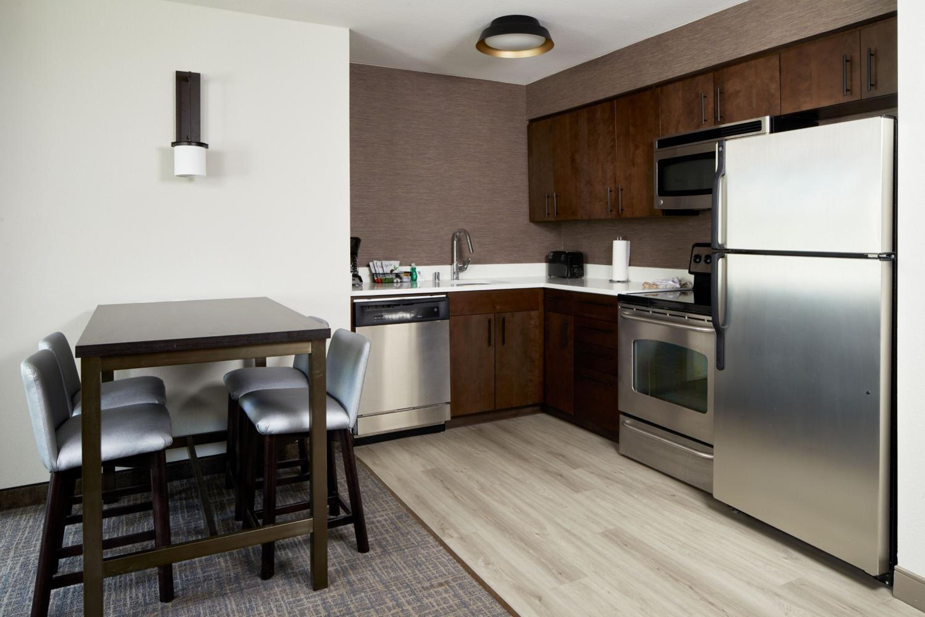 Two-Bedroom Suite - Photo 4