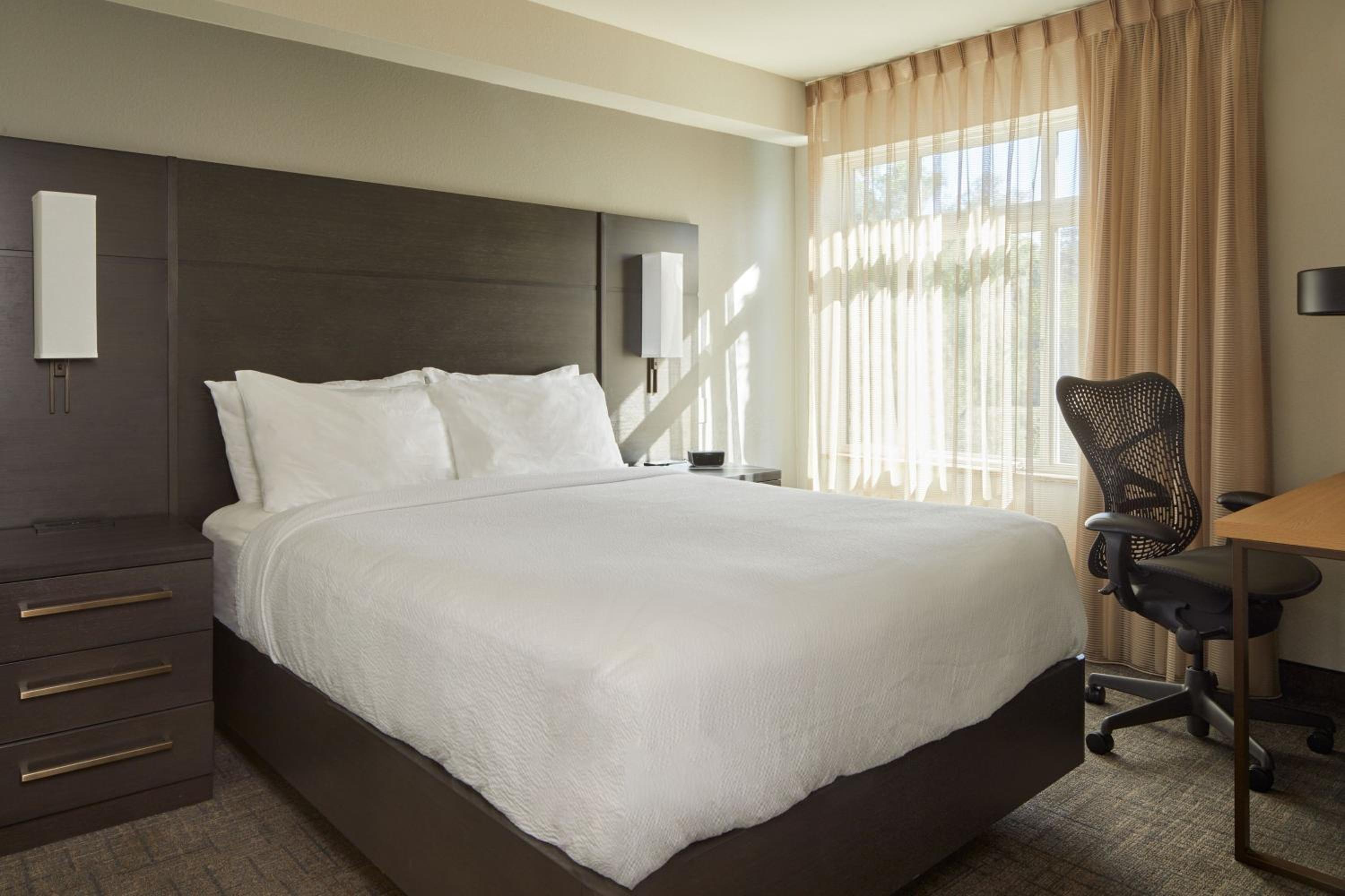 Two-Bedroom Suite - Photo 3