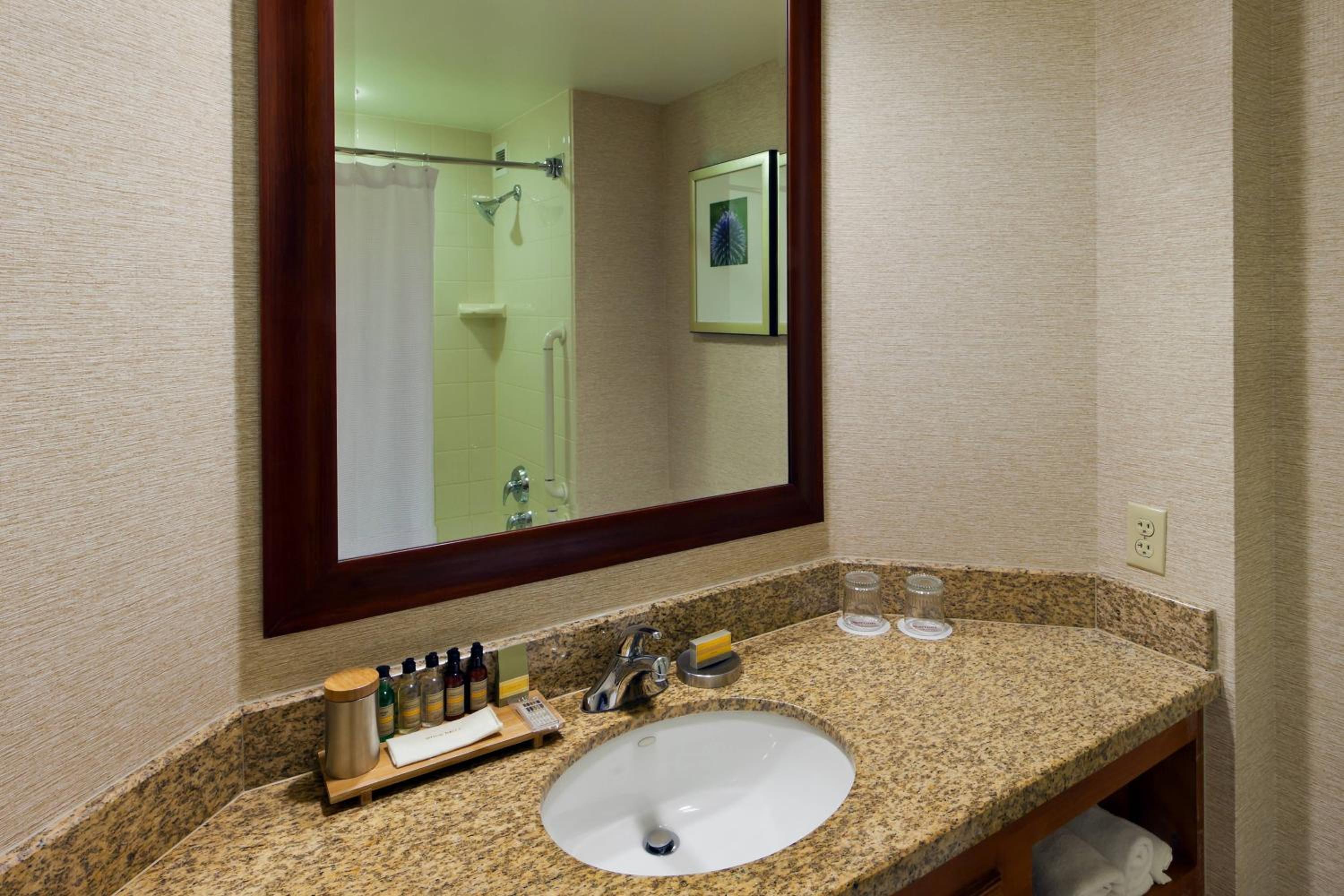 Guest room, 1 King - Photo 3