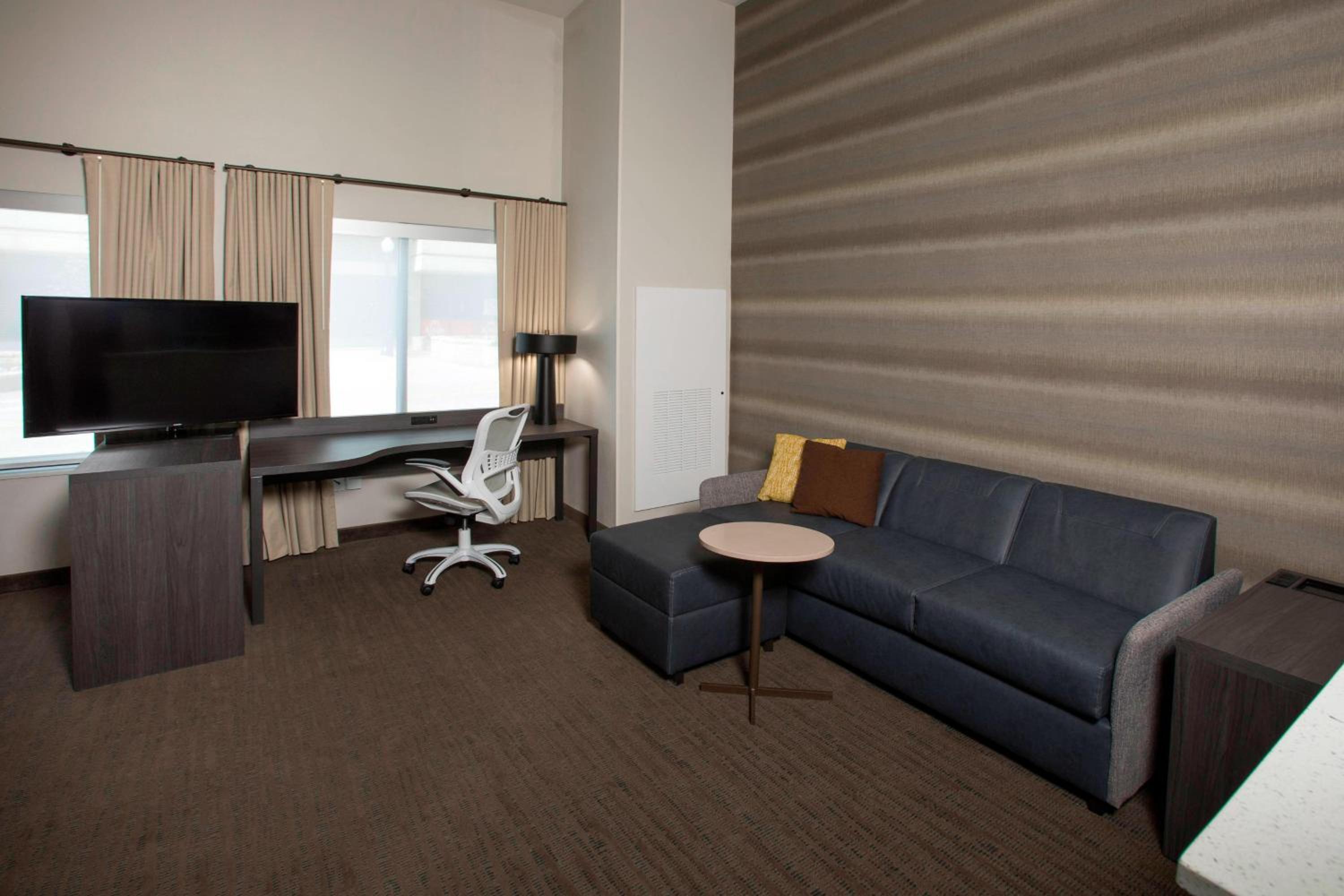 Studio, 1 King, Sofa bed, City view - Photo 1
