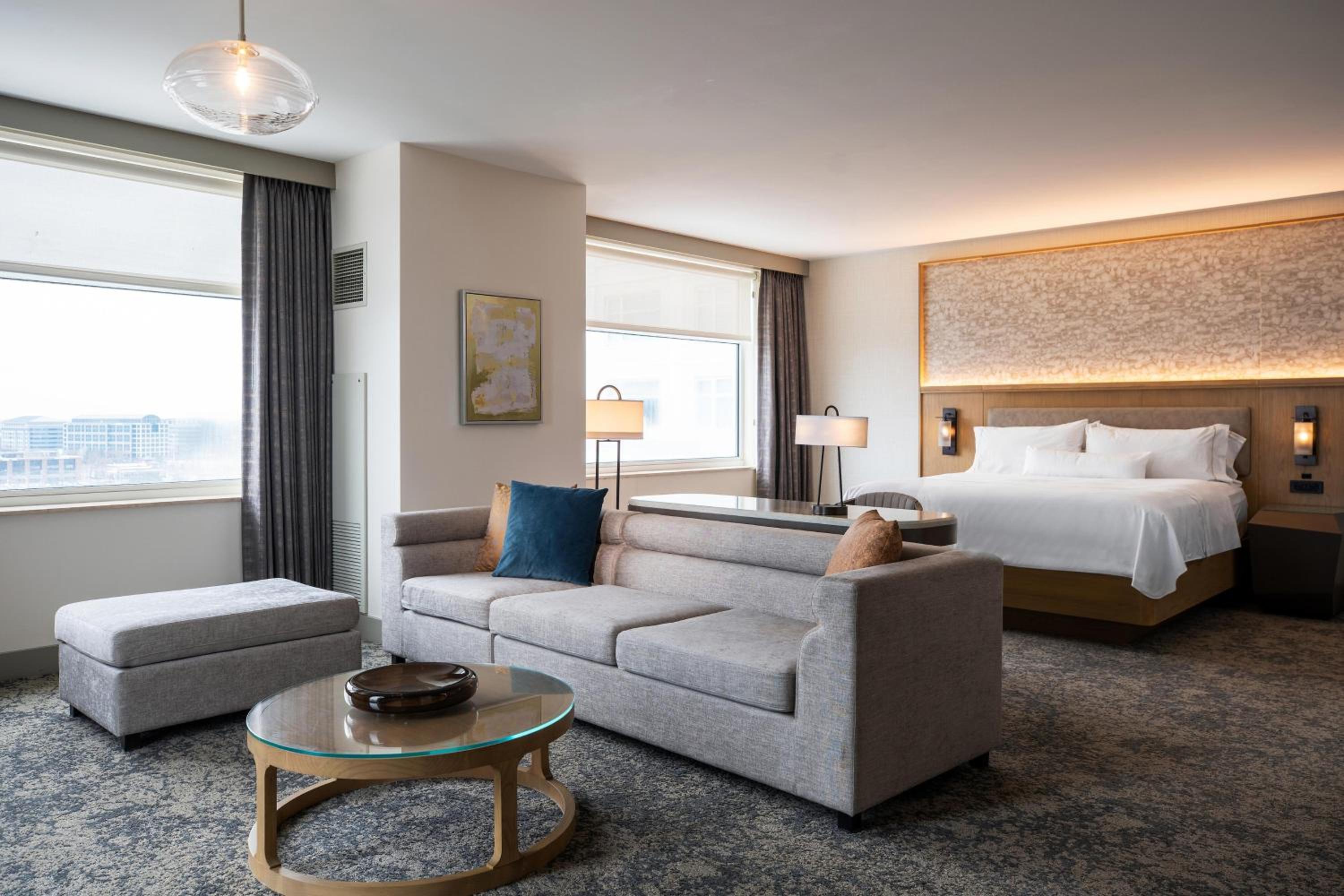 Deluxe Junior Suite - Club Level - Photo 6